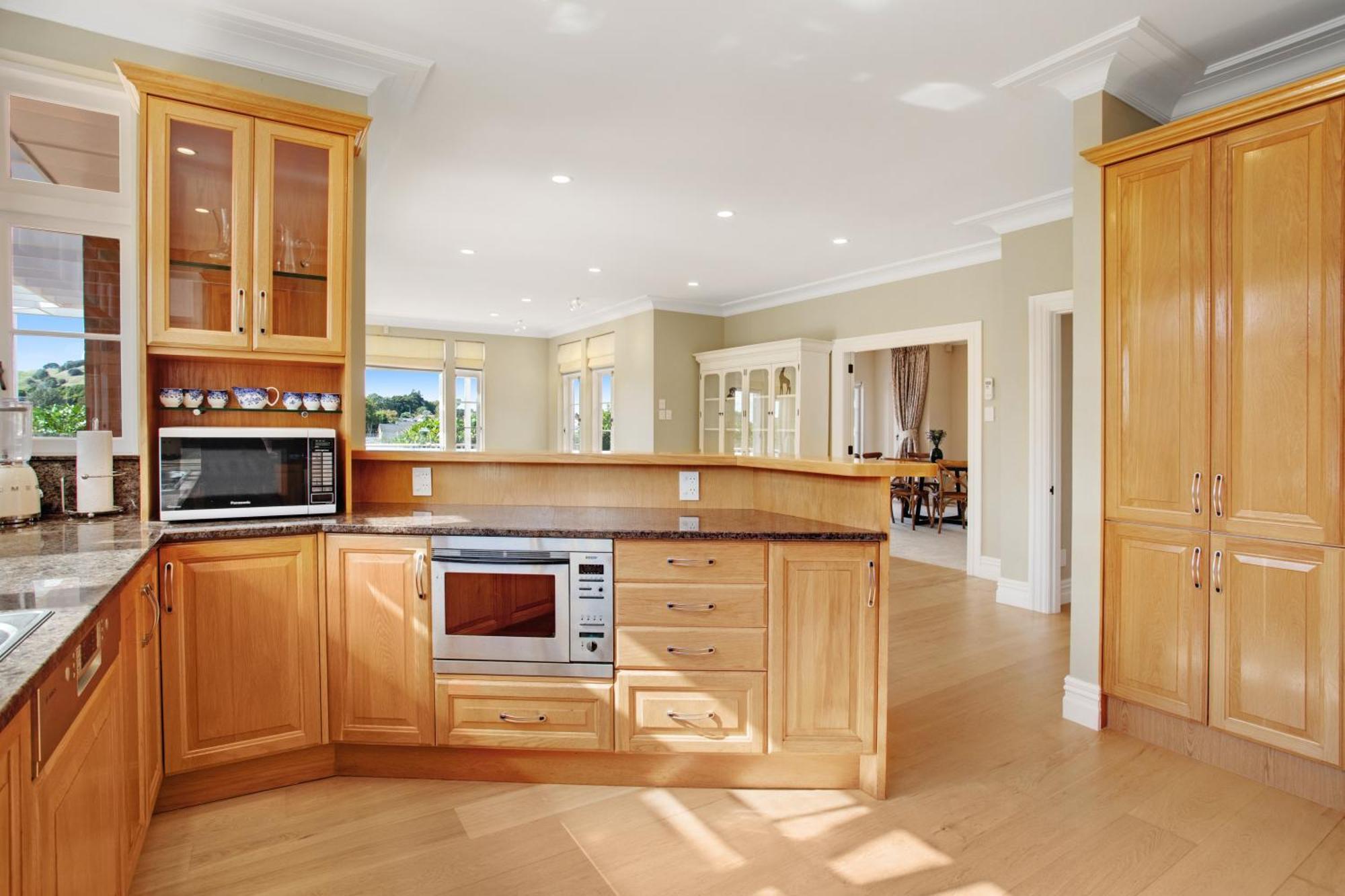 Grande Vista 5br Manor With Pool & Mt Eden Views *