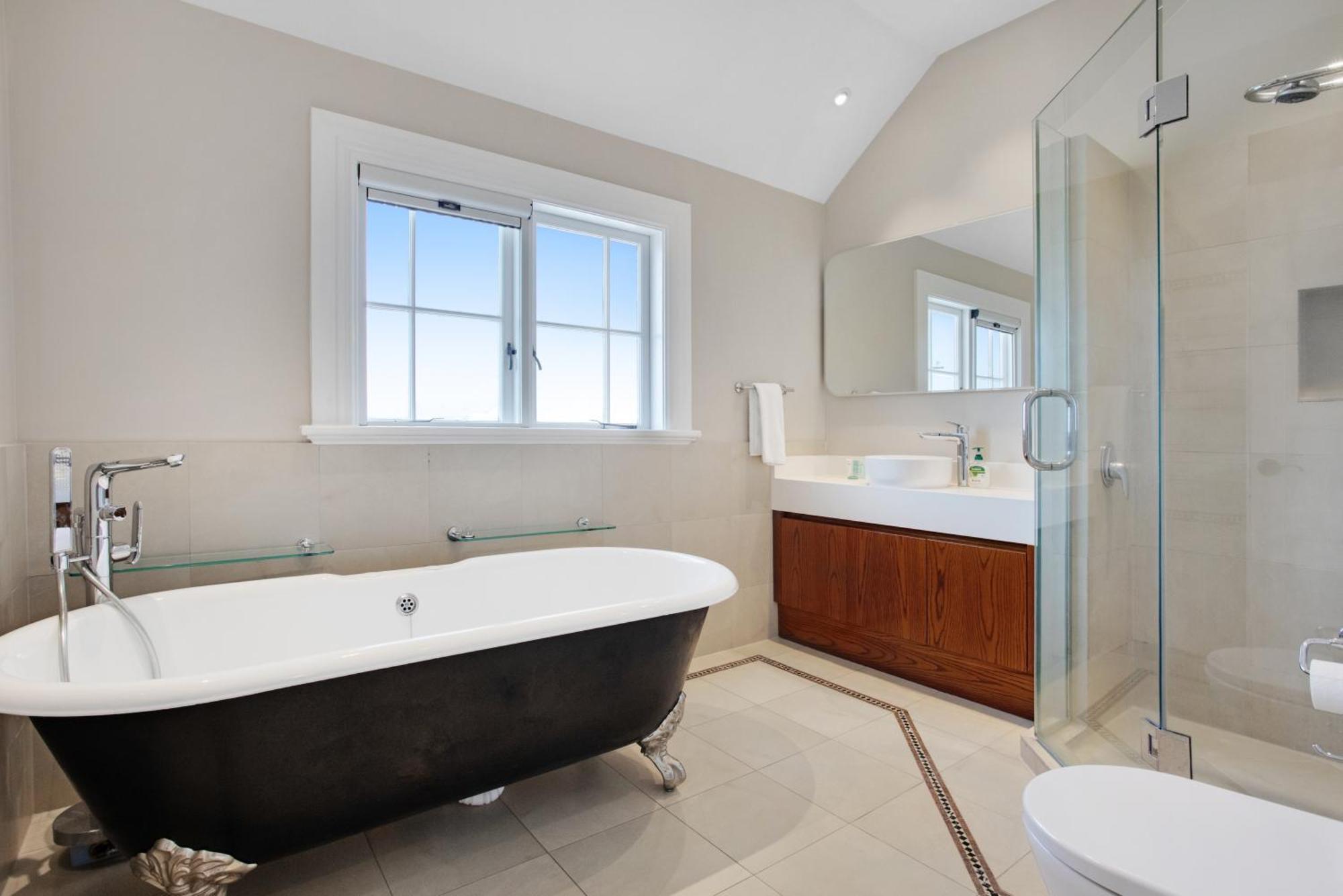 Grande Vista 5br Manor With Pool & Mt Eden Views Holiday home *