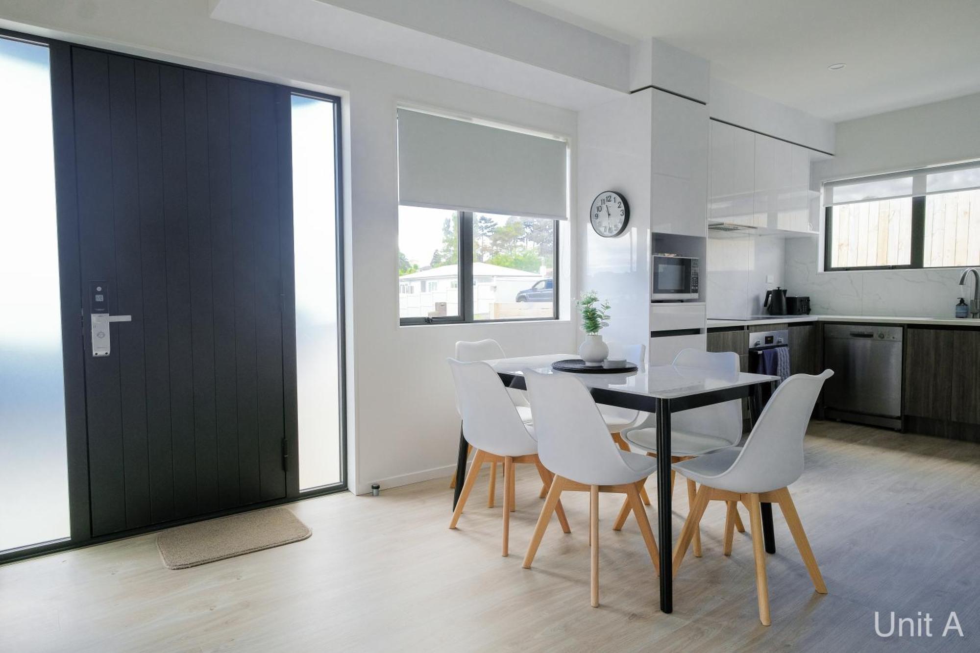 Modern Howick Town House Fibre Wifi Netflix Holiday home