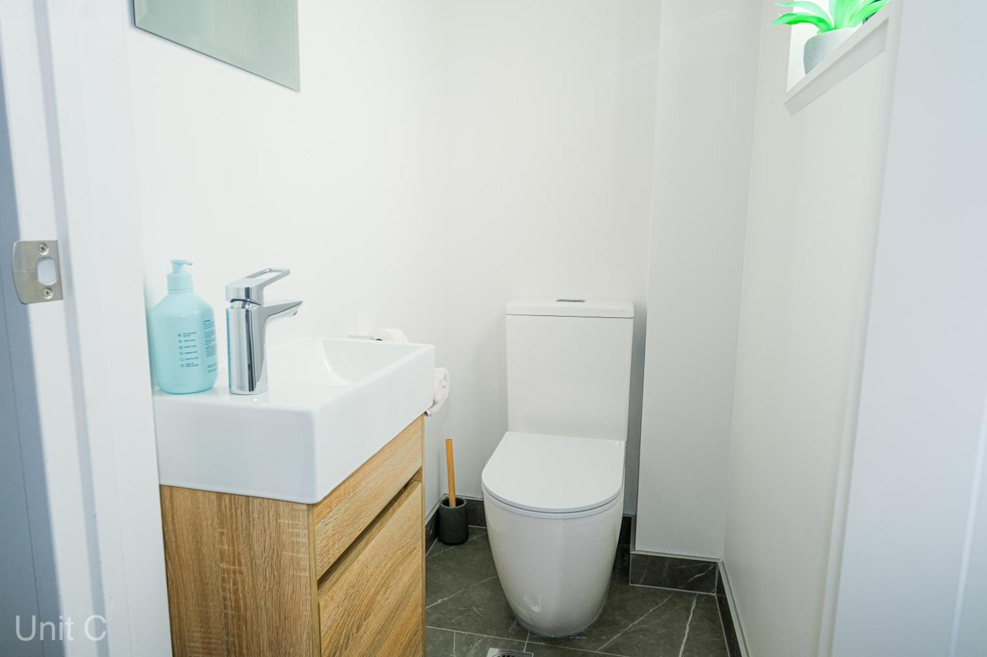Modern Howick Town House Fibre Wifi Netflix Holiday home *