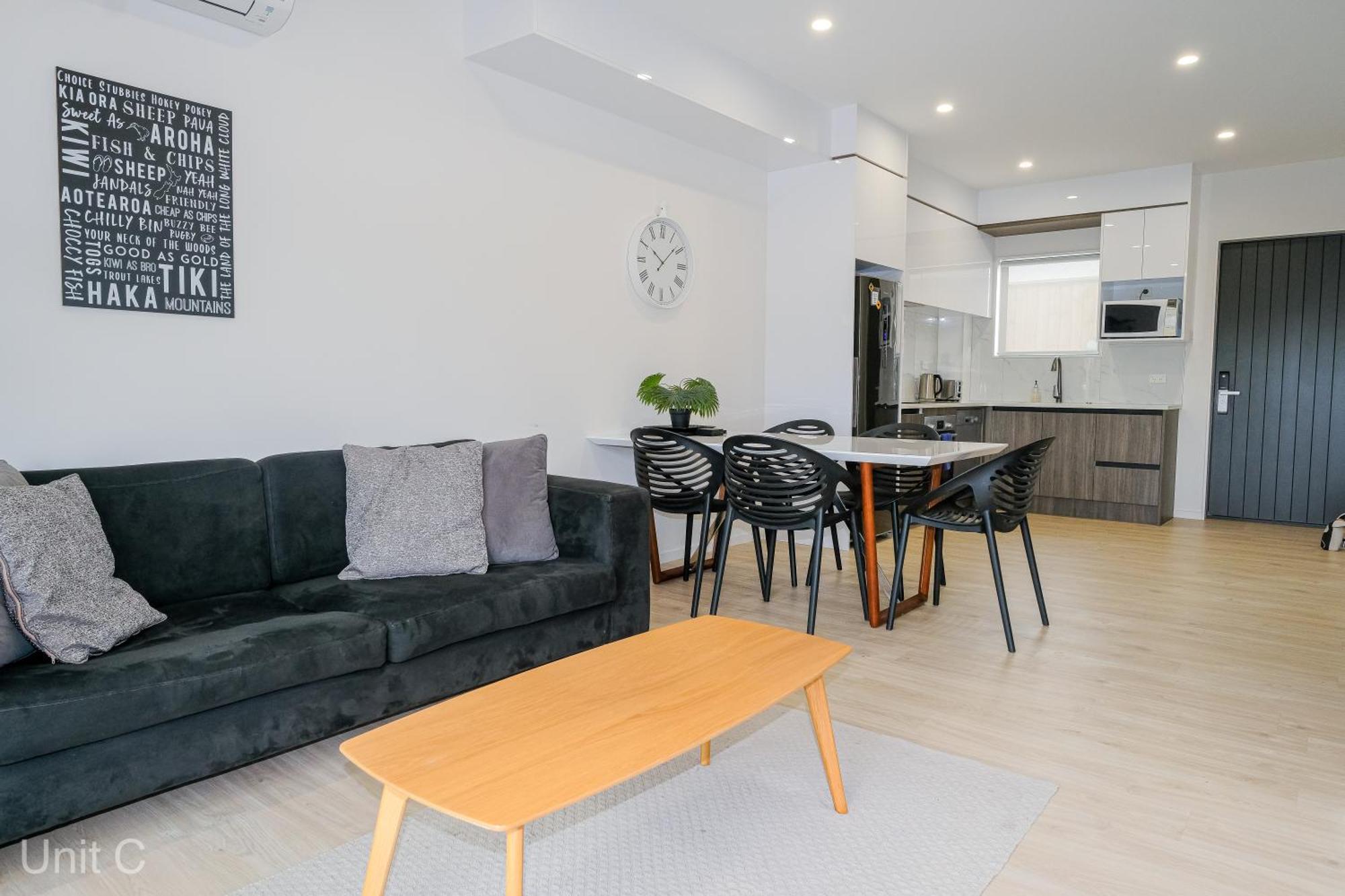Holiday home Modern Howick Town House Fibre Wifi Netflix Auckland