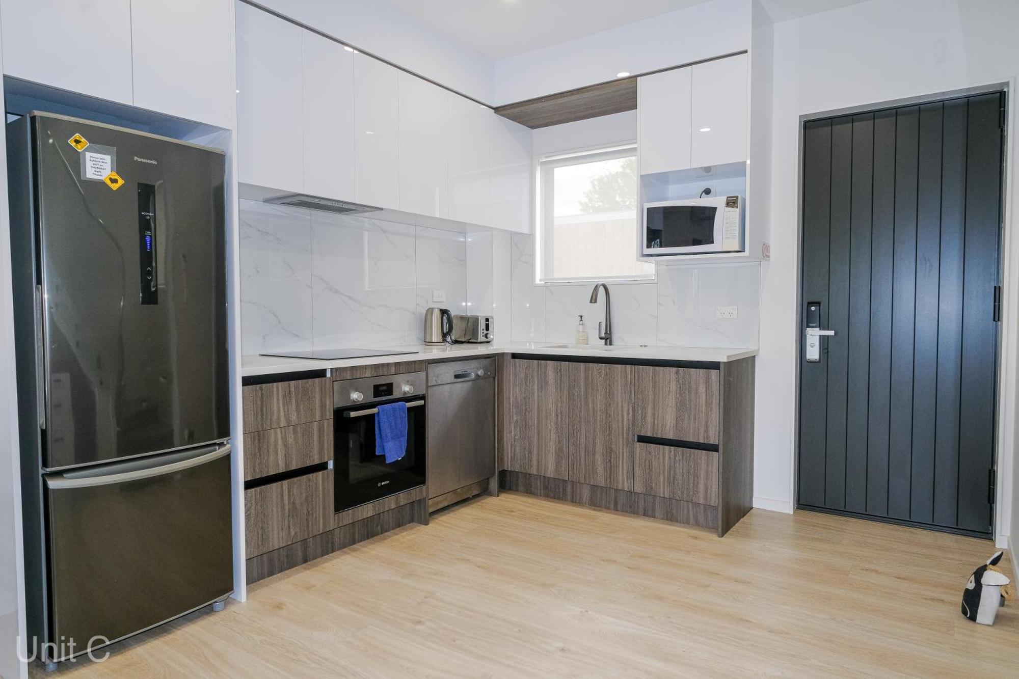 Modern Howick Town House Fibre Wifi Netflix Holiday home