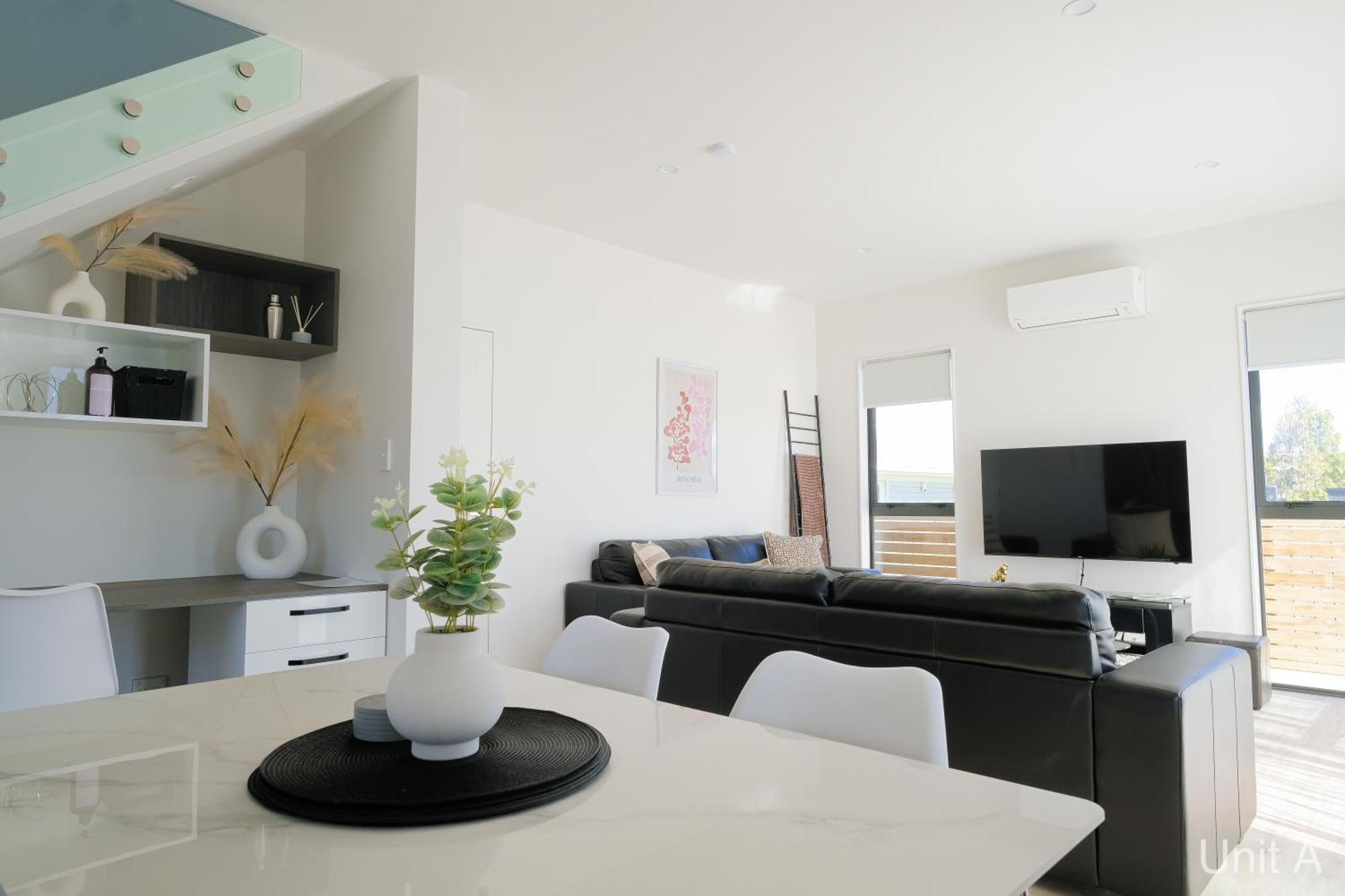 Modern Howick Town House Fibre Wifi Netflix Holiday home Auckland