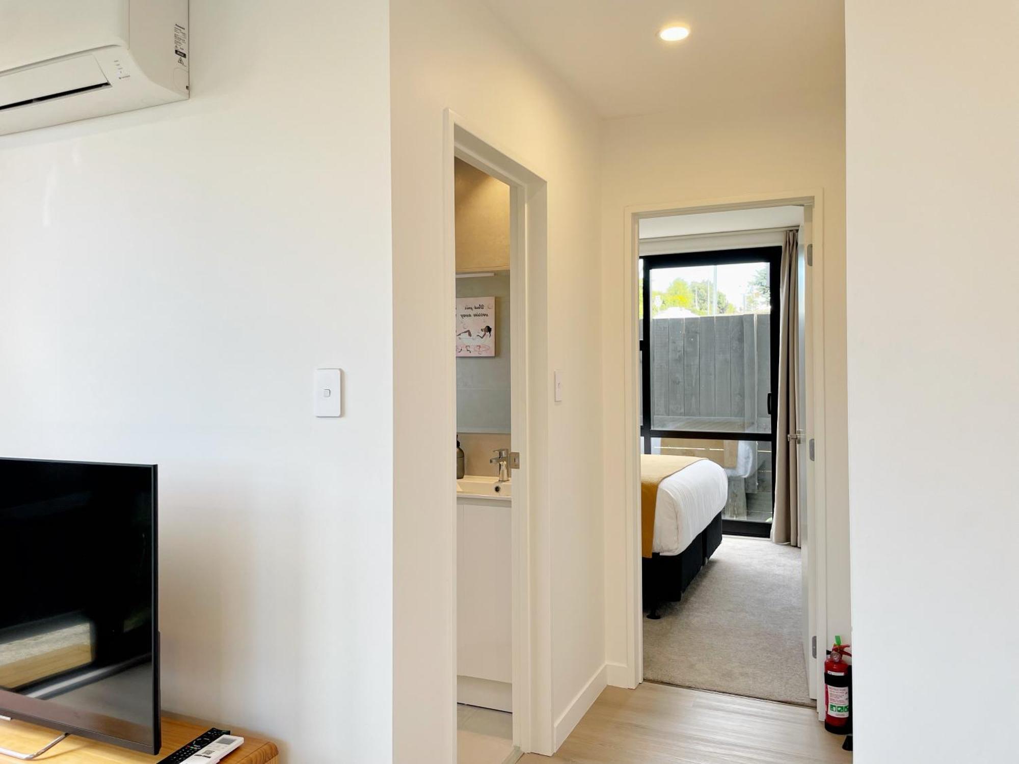 Holiday home Modern French Retro Townhouse In Sandringham, Close To City, Heat Pumps, Netfilx Auckland