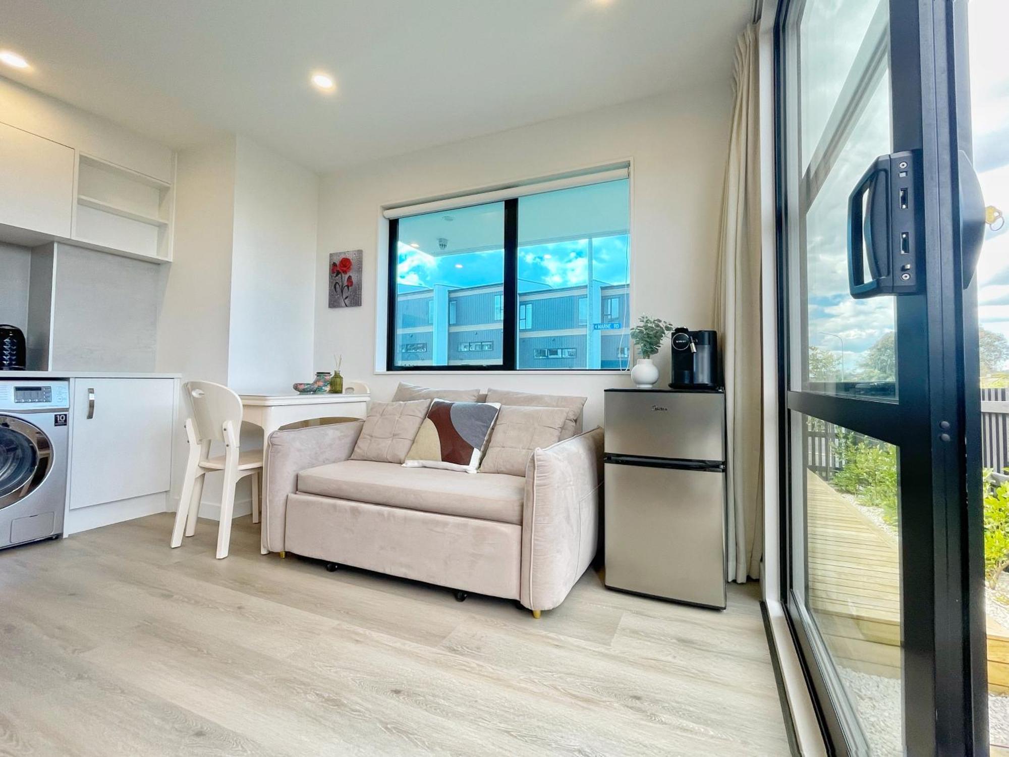 Holiday home Modern French Retro Townhouse In Sandringham, Close To City, Heat Pumps, Netfilx Auckland