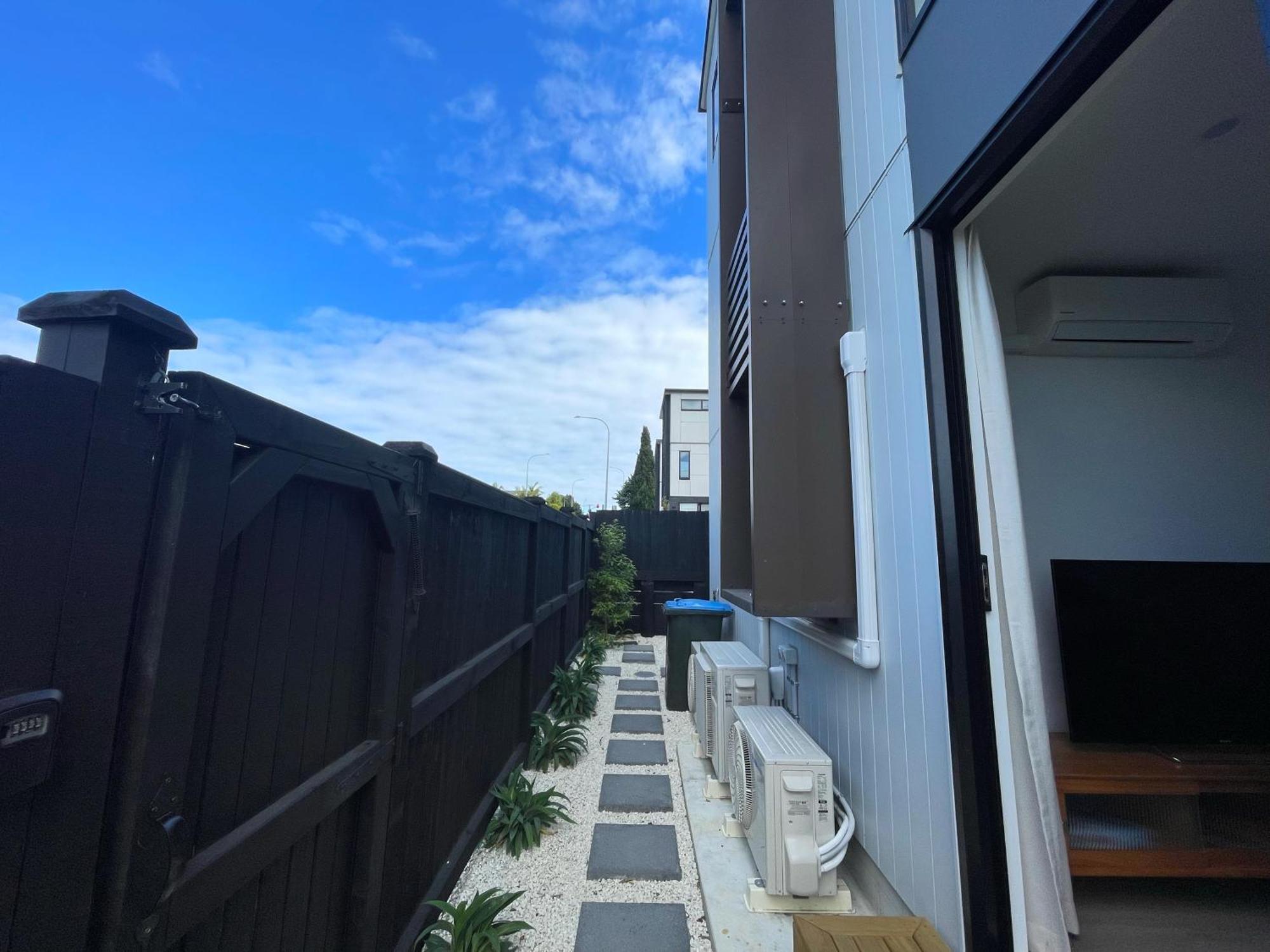 Modern French Retro Townhouse In Sandringham, Close To City, Heat Pumps, Netfilx * Auckland