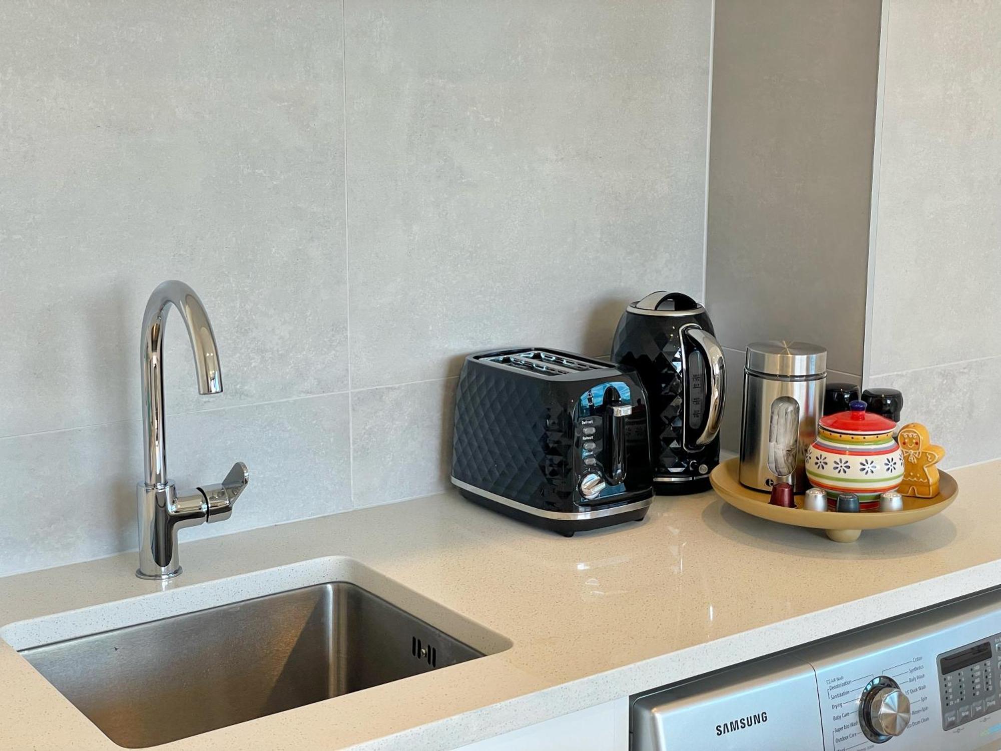 Holiday home Modern French Retro Townhouse In Sandringham, Close To City, Heat Pumps, Netfilx Auckland