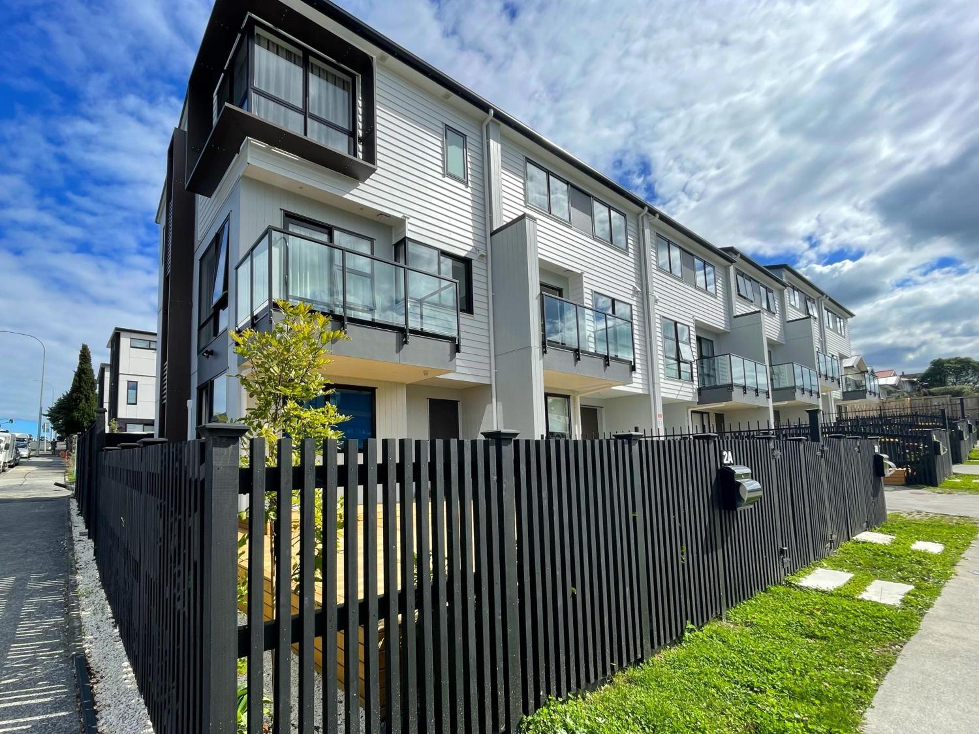 Modern French Retro Townhouse In Sandringham, Close To City, Heat Pumps, Netfilx Holiday home Auckland