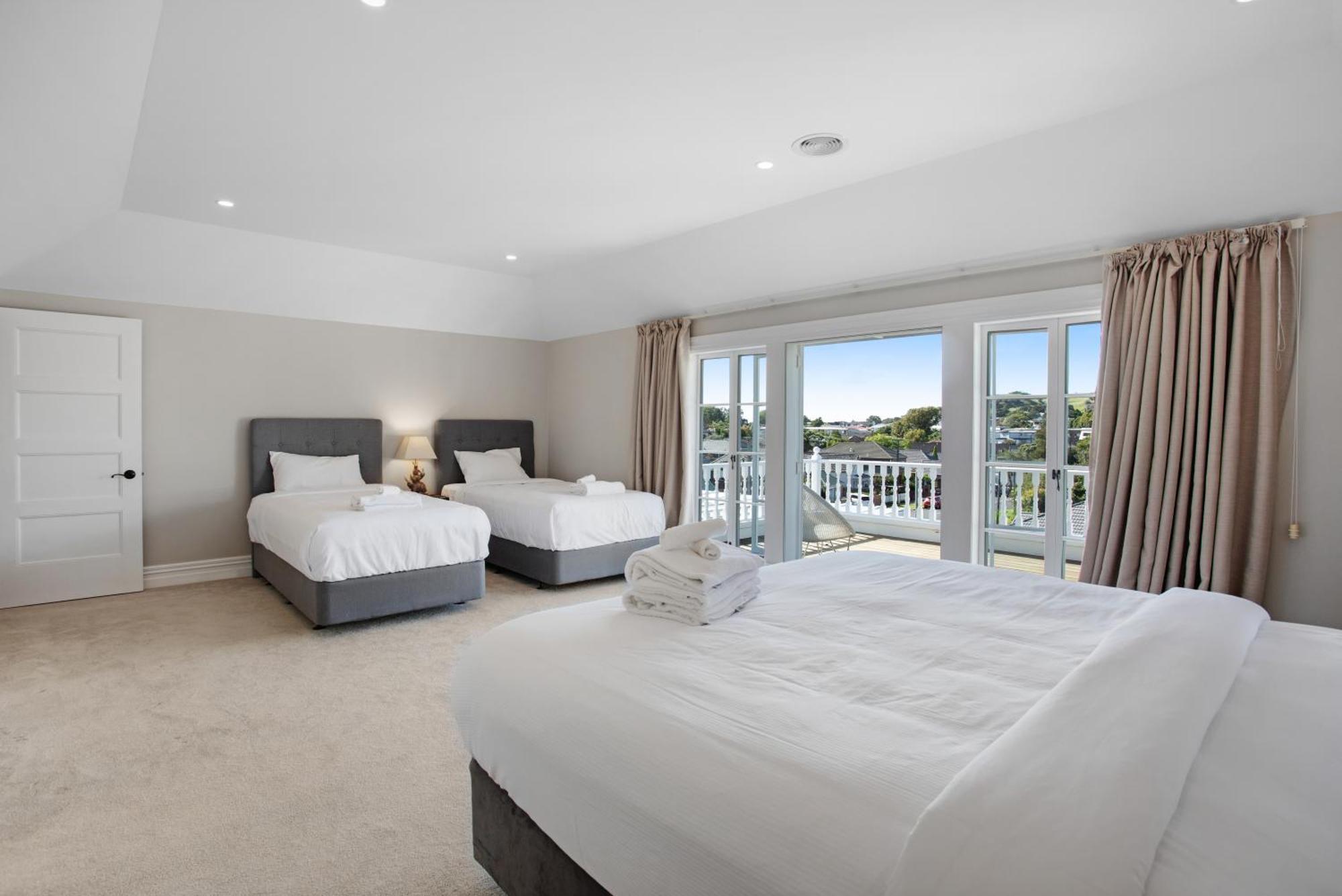 Grande Vista 5br Manor With Pool & Mt Eden Views Holiday home Auckland