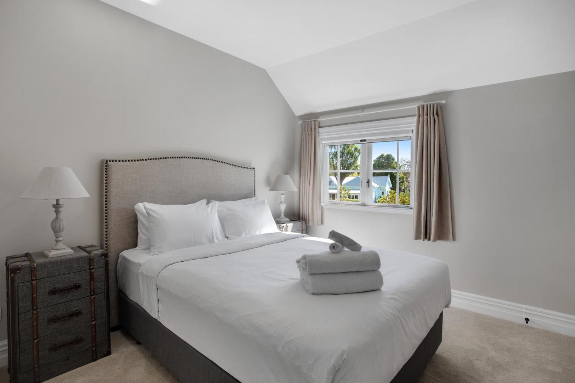 Grande Vista 5br Manor With Pool & Mt Eden Views Holiday home *