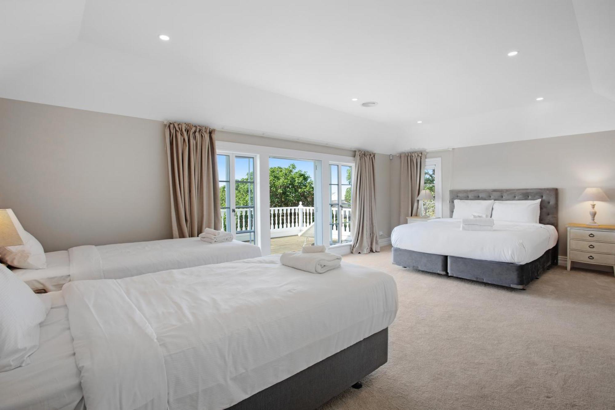 Grande Vista 5br Manor With Pool & Mt Eden Views Holiday home