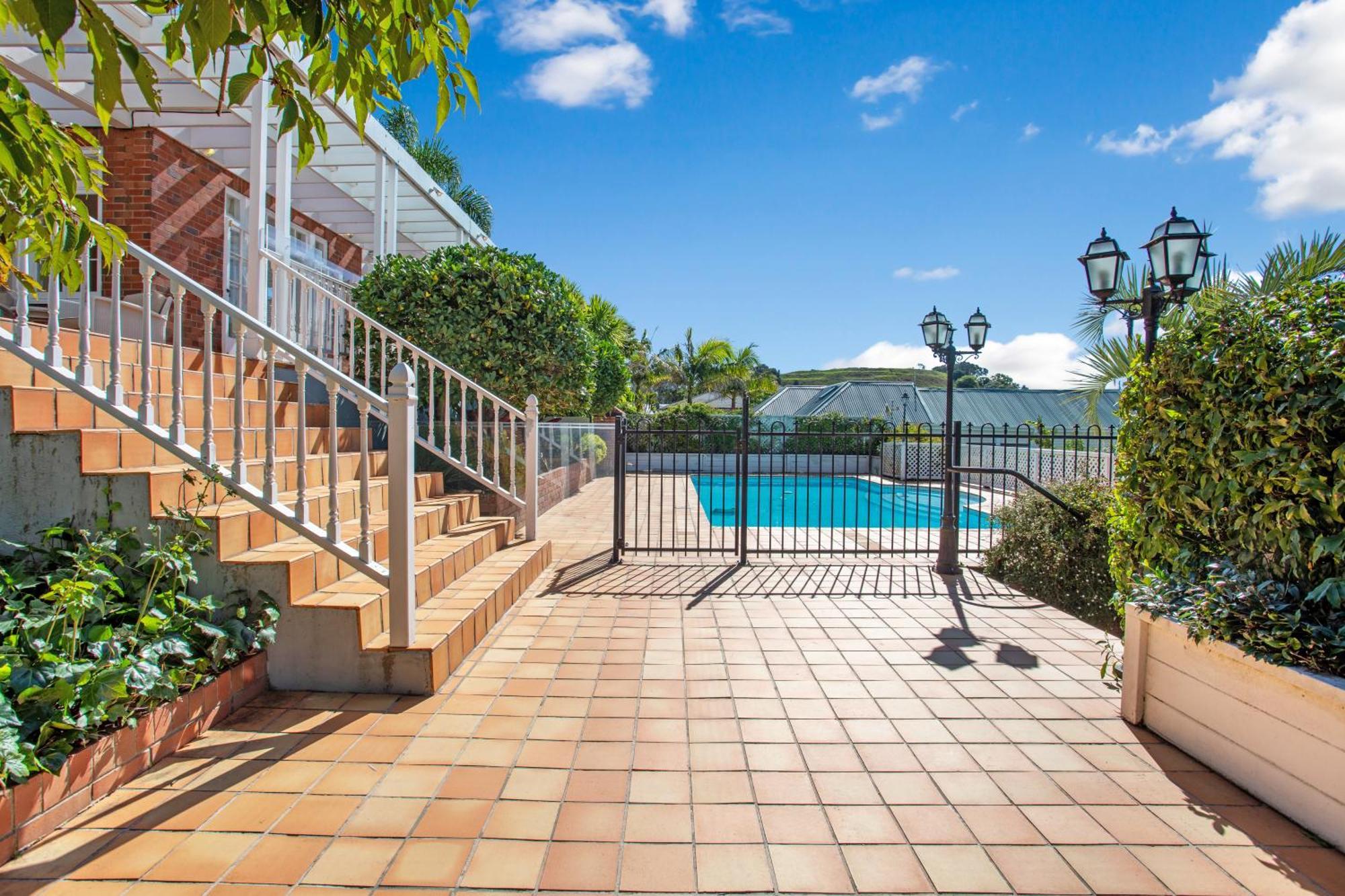 Grande Vista 5br Manor With Pool & Mt Eden Views *
