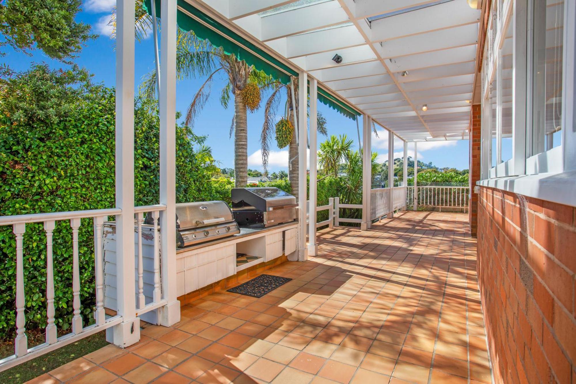 Grande Vista 5br Manor With Pool & Mt Eden Views
