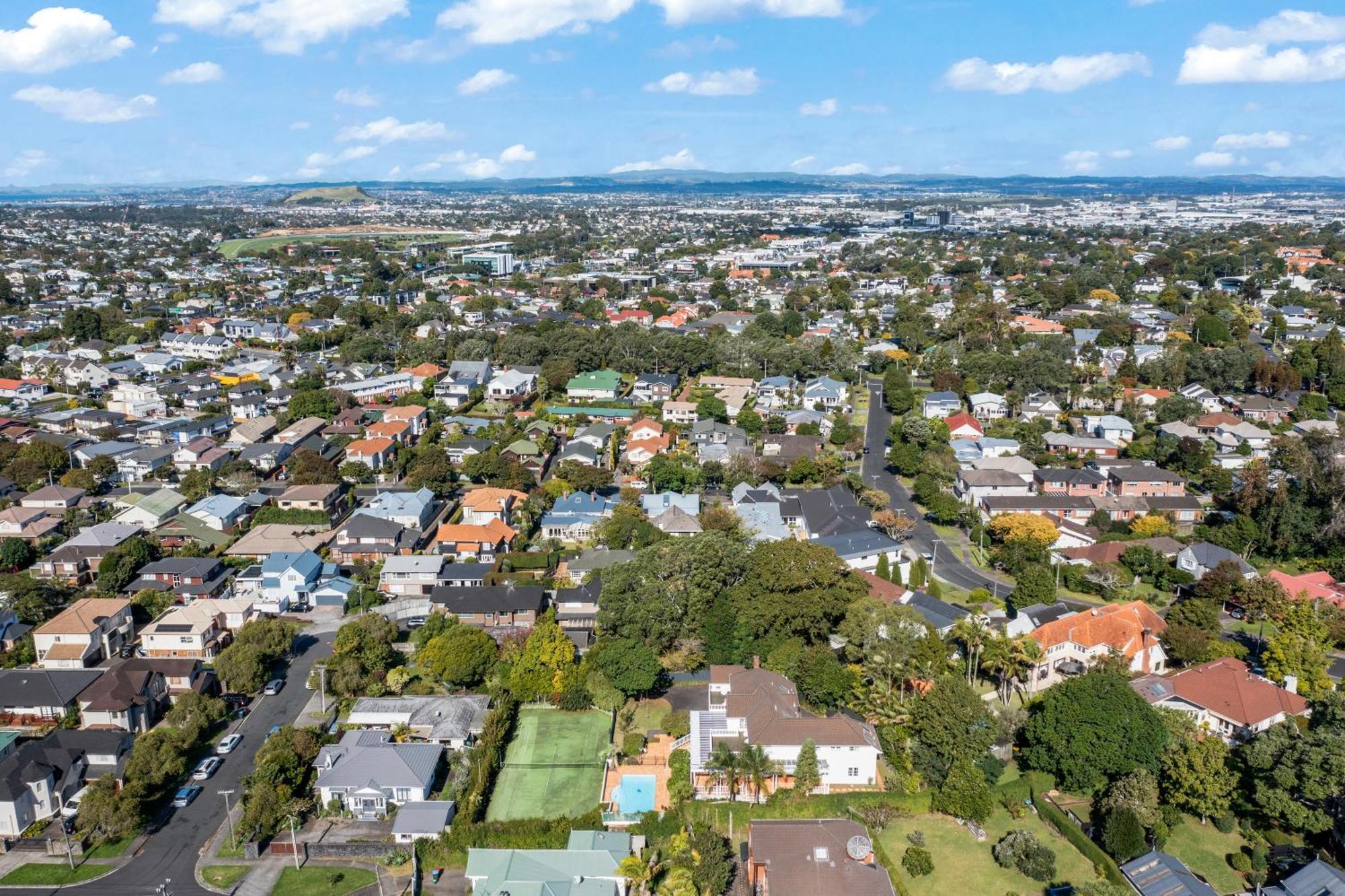 Grande Vista 5br Manor With Pool & Mt Eden Views Holiday home *