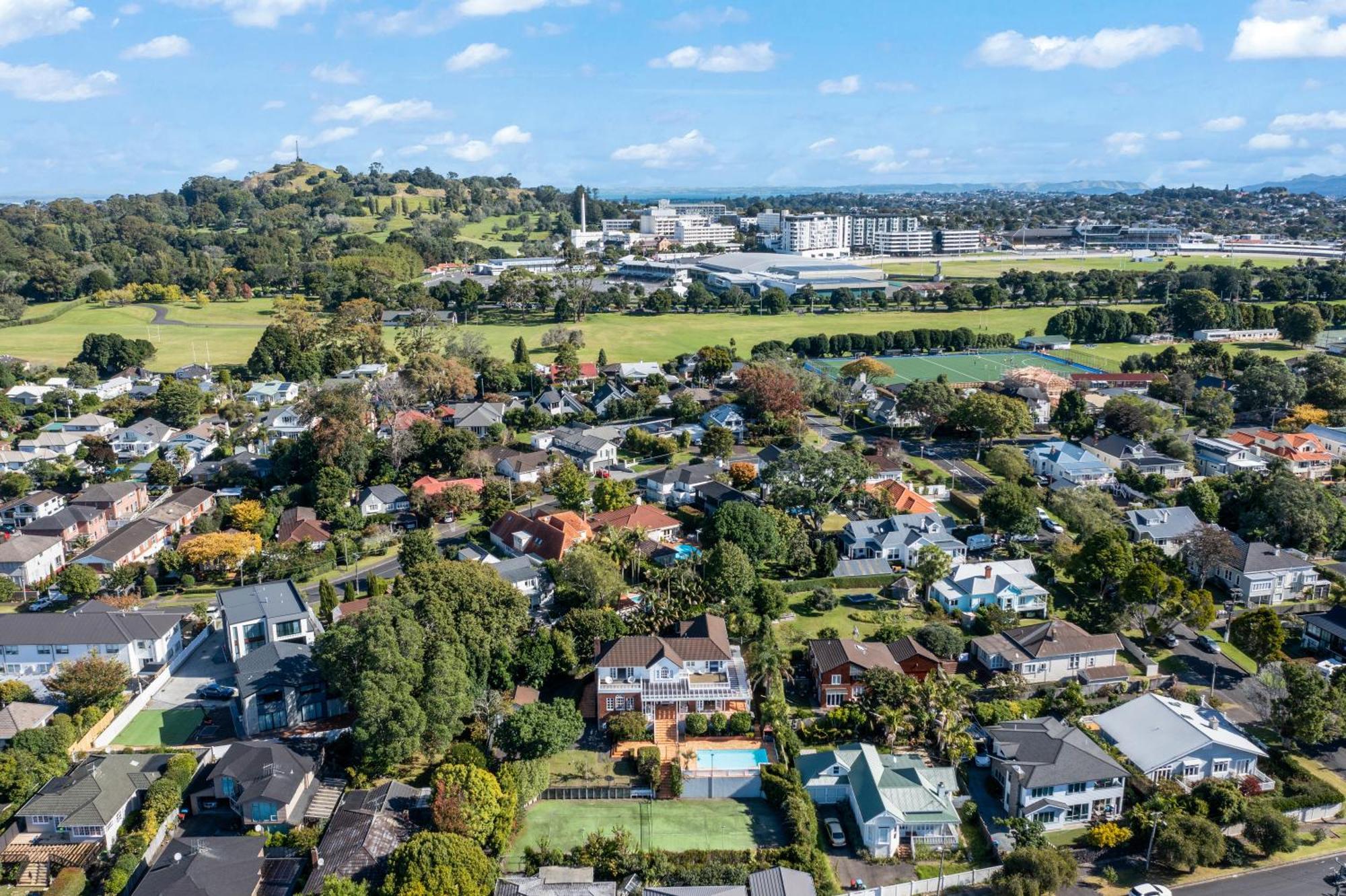 Holiday home Grande Vista 5br Manor With Pool & Mt Eden Views