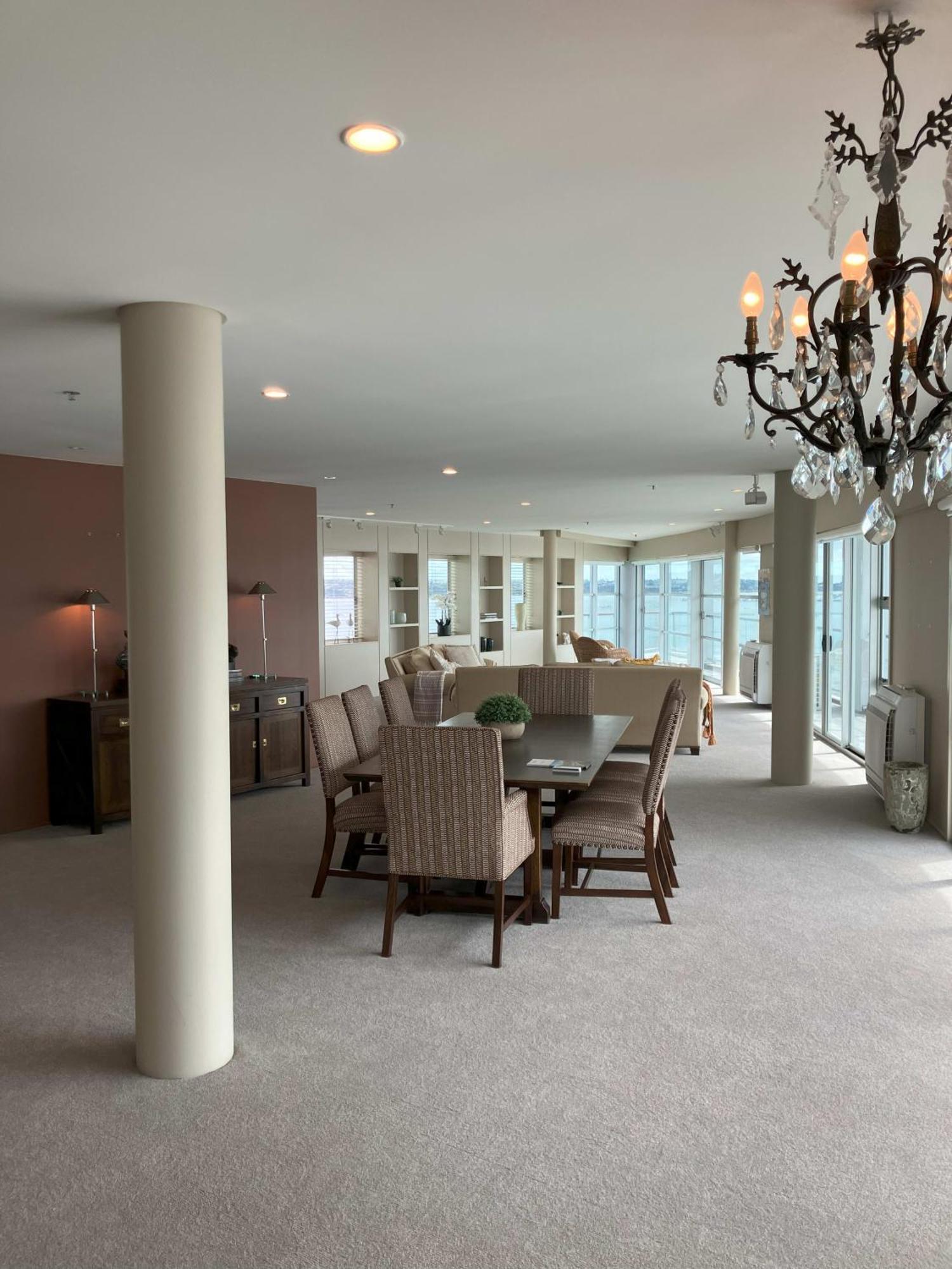 Unsurpassed View Superb 3 Bedrm Apmt Apartment
