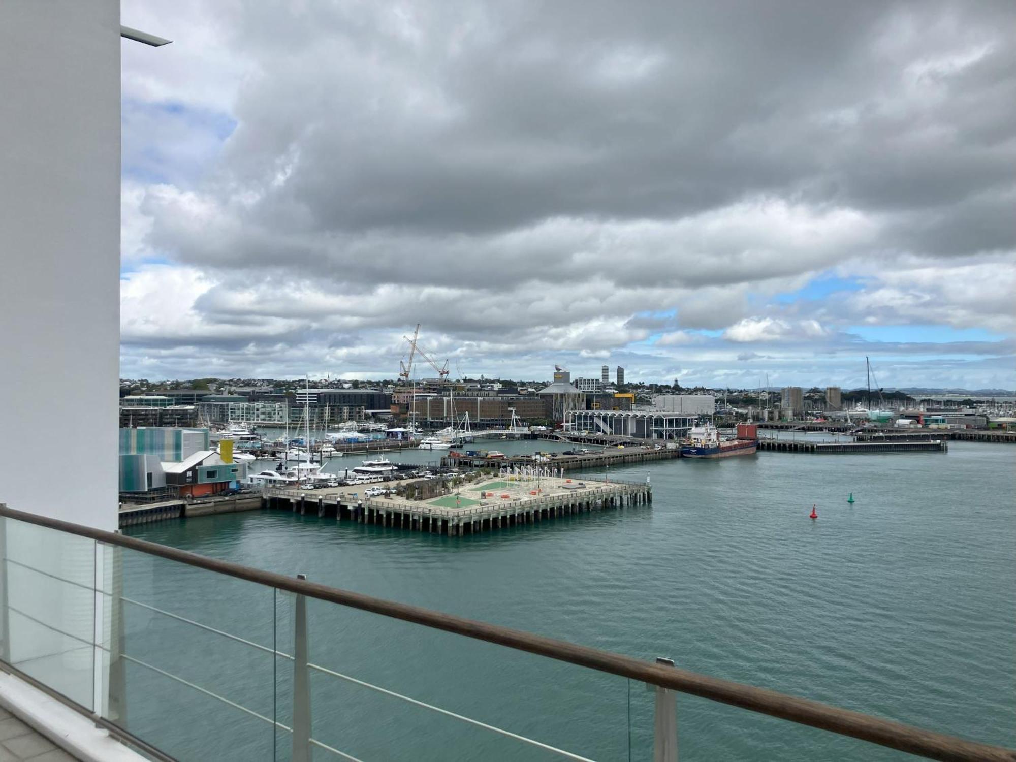 Apartment Unsurpassed View Superb 3 Bedrm Apmt