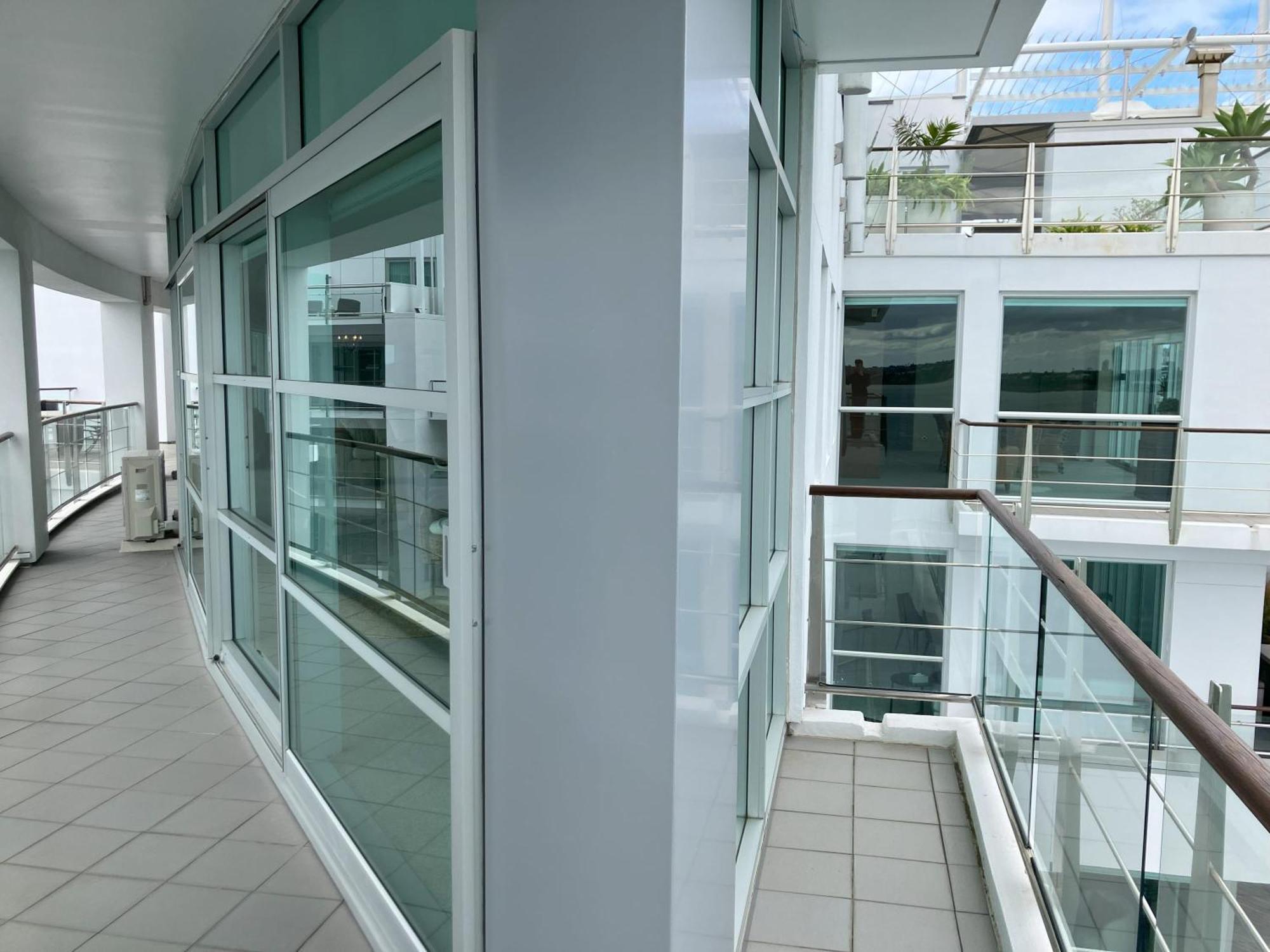 Unsurpassed View Superb 3 Bedrm Apmt Apartment *