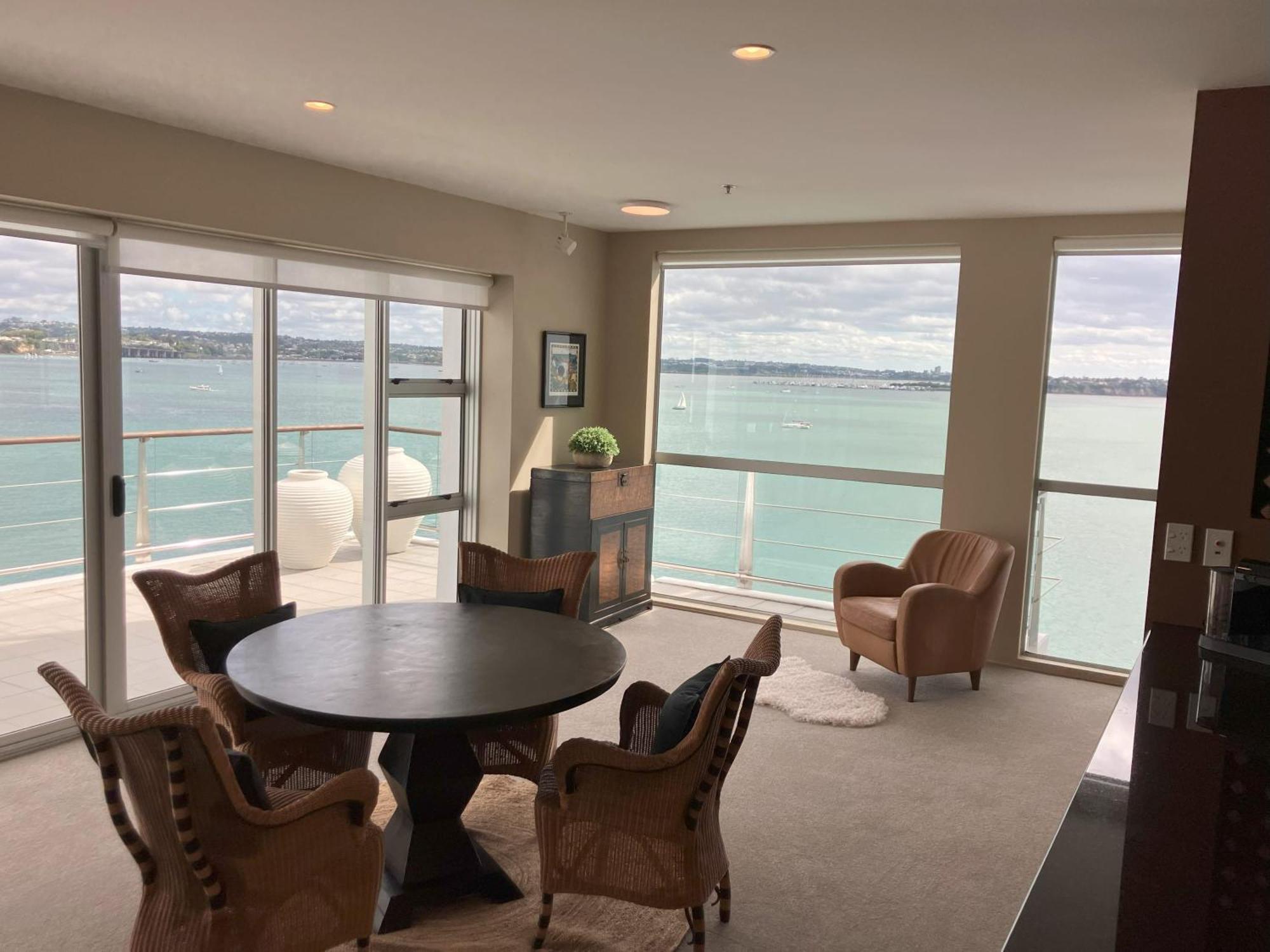 Unsurpassed View Superb 3 Bedrm Apmt * Auckland