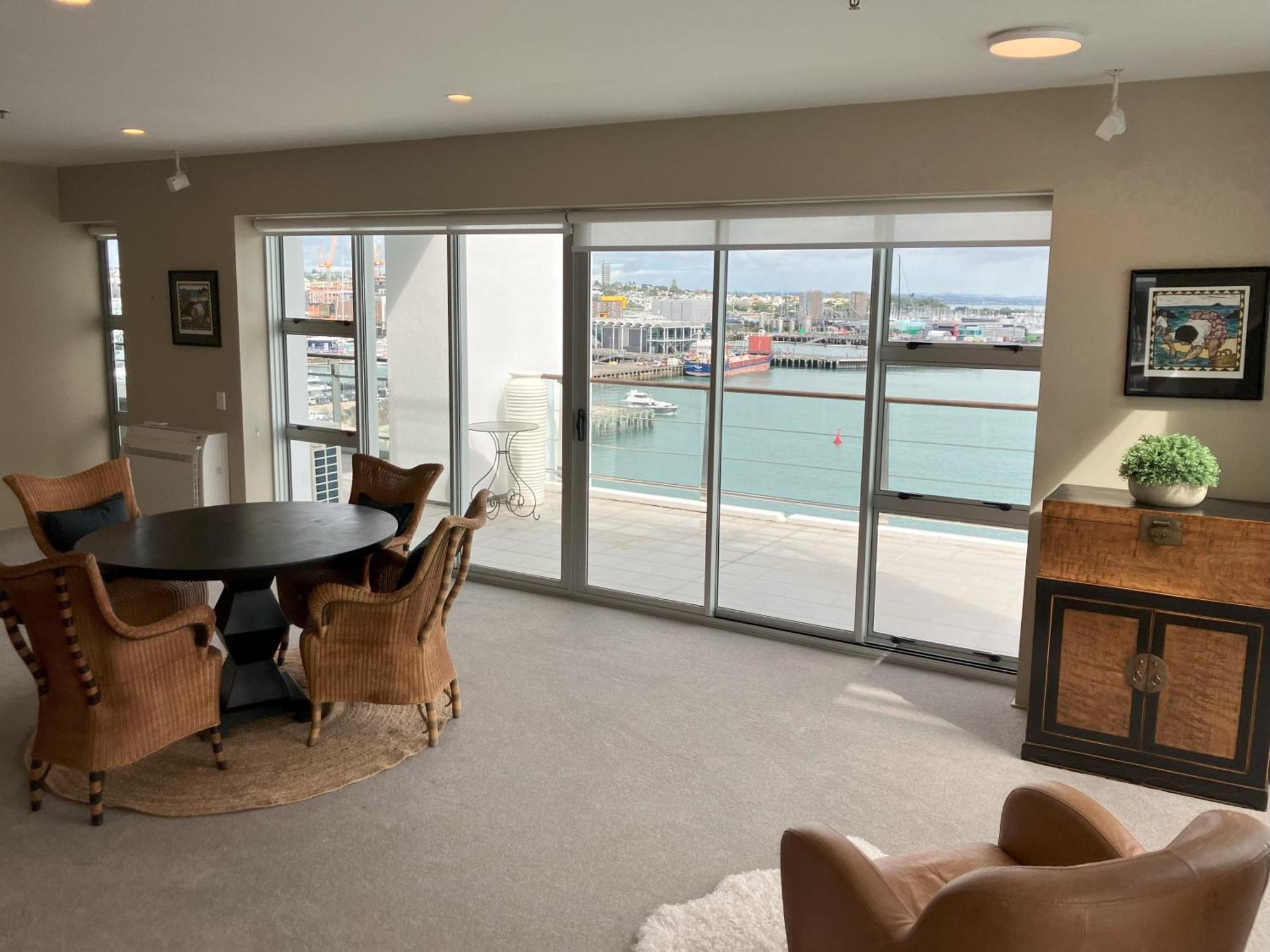 Unsurpassed View Superb 3 Bedrm Apmt * Auckland