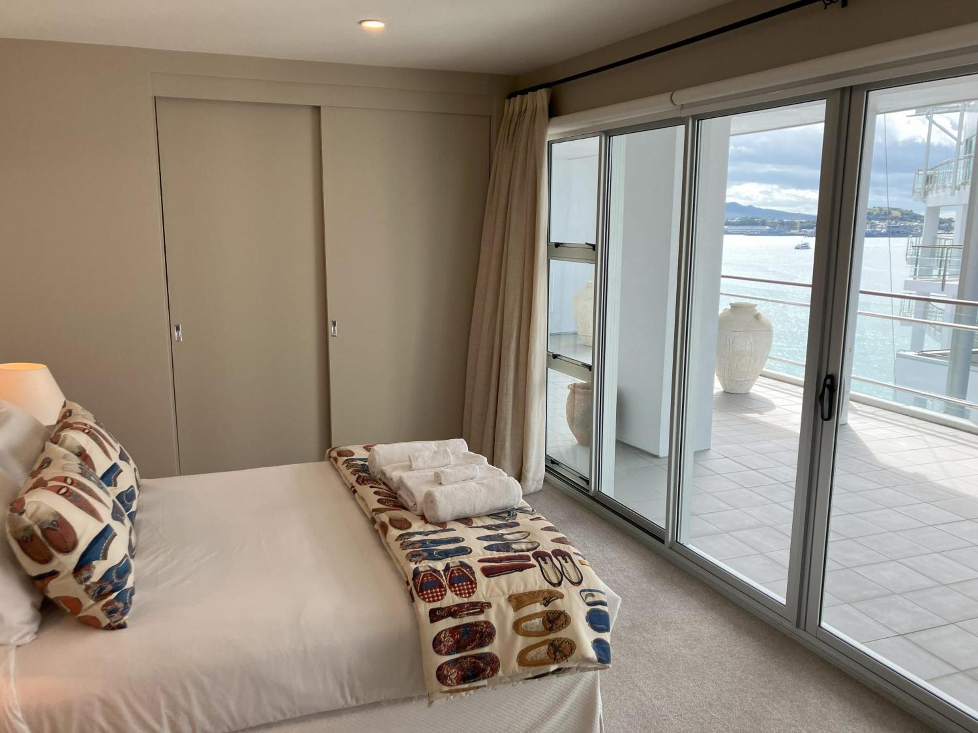 Unsurpassed View Superb 3 Bedrm Apmt Apartment *