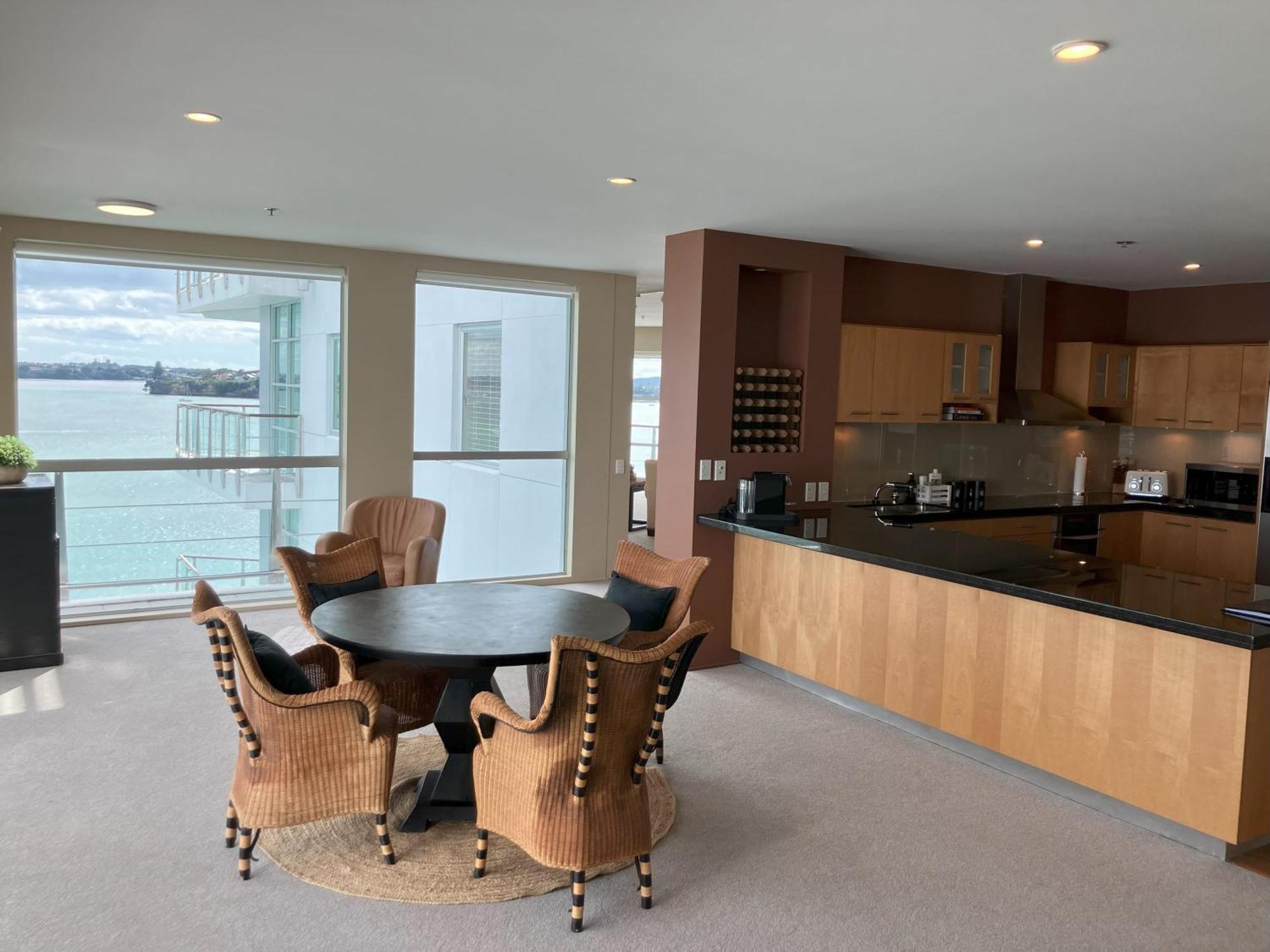 Apartment Unsurpassed View Superb 3 Bedrm Apmt Auckland