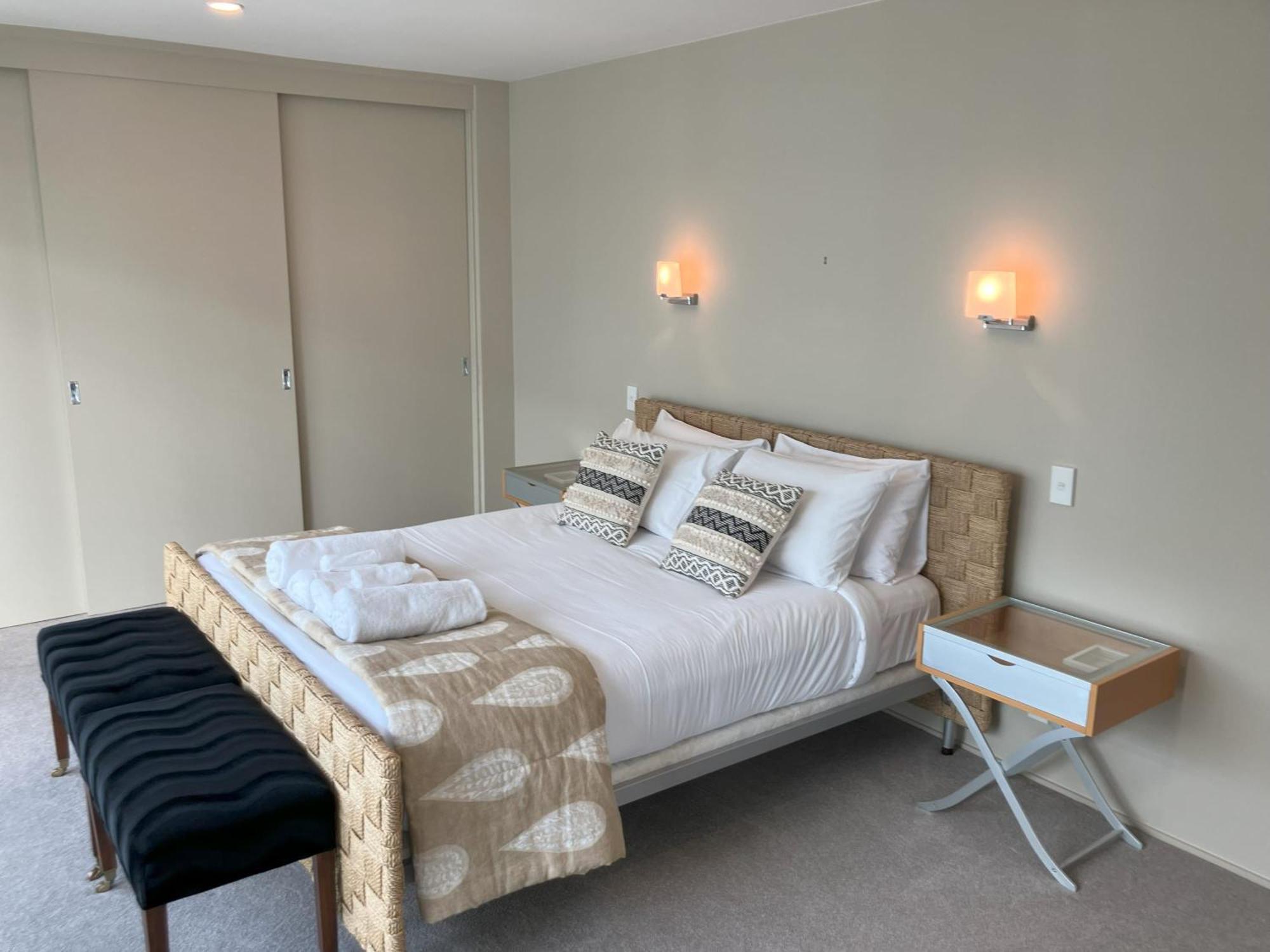 Apartment Unsurpassed View Superb 3 Bedrm Apmt