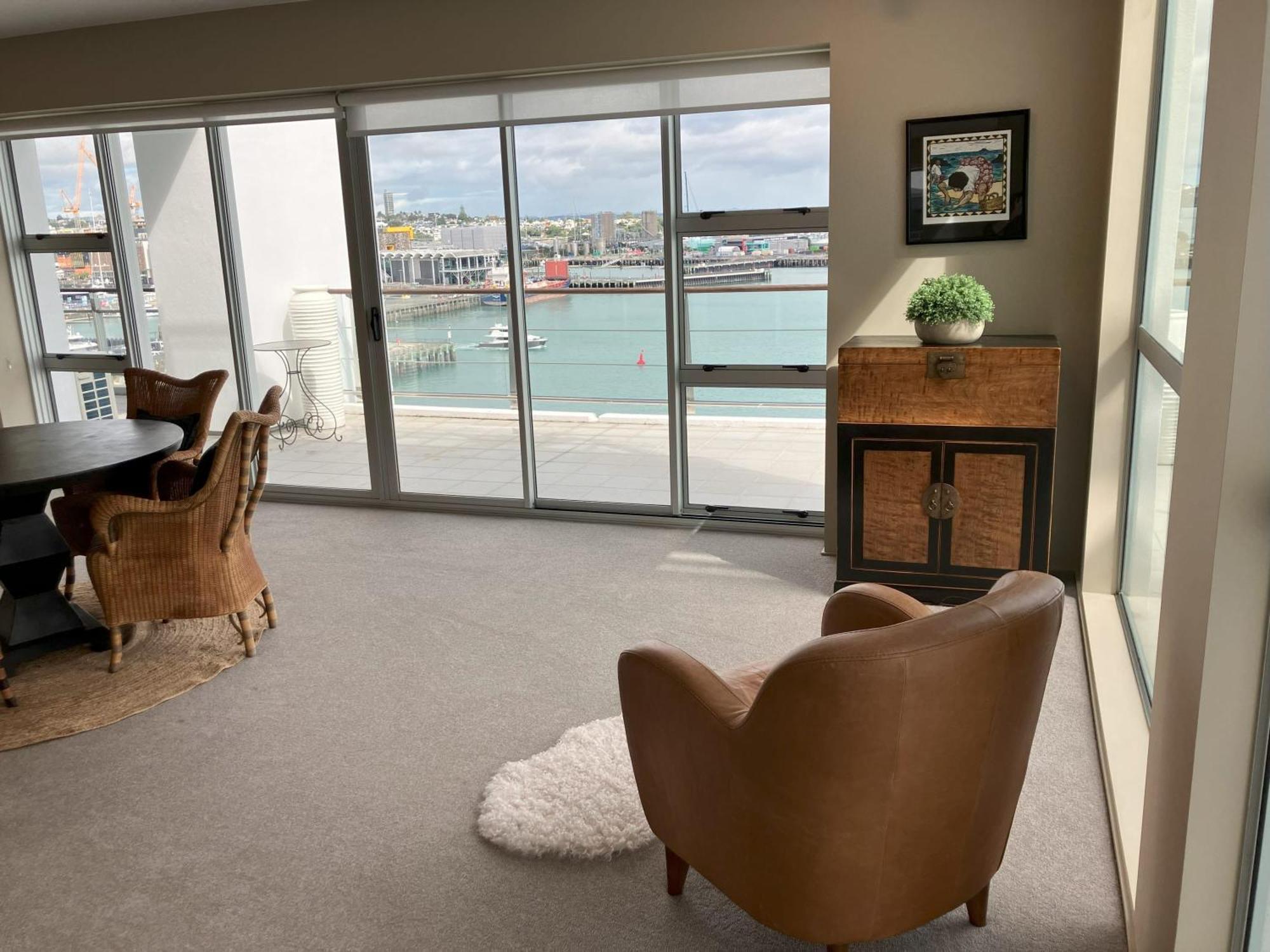 Apartment Unsurpassed View Superb 3 Bedrm Apmt