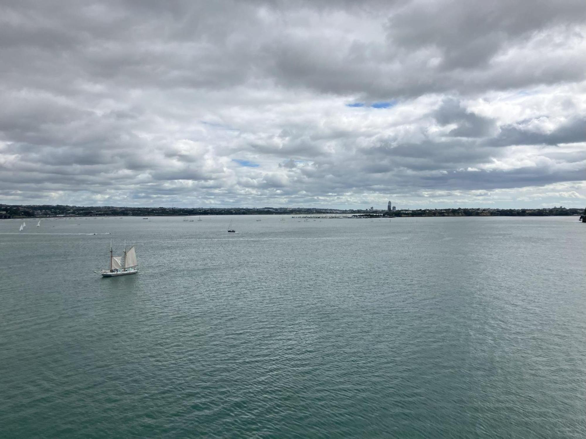 Unsurpassed View Superb 3 Bedrm Apmt Auckland