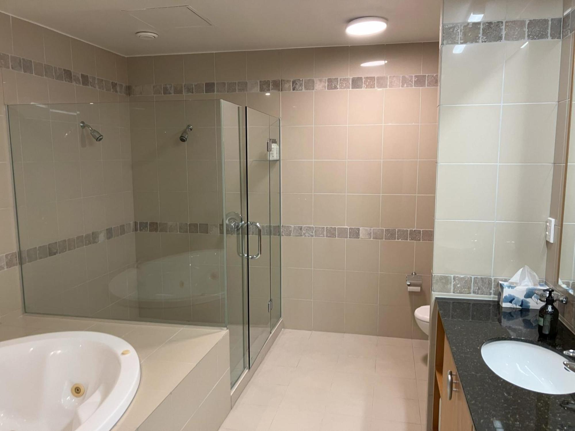 Apartment Unsurpassed View Superb 3 Bedrm Apmt Auckland