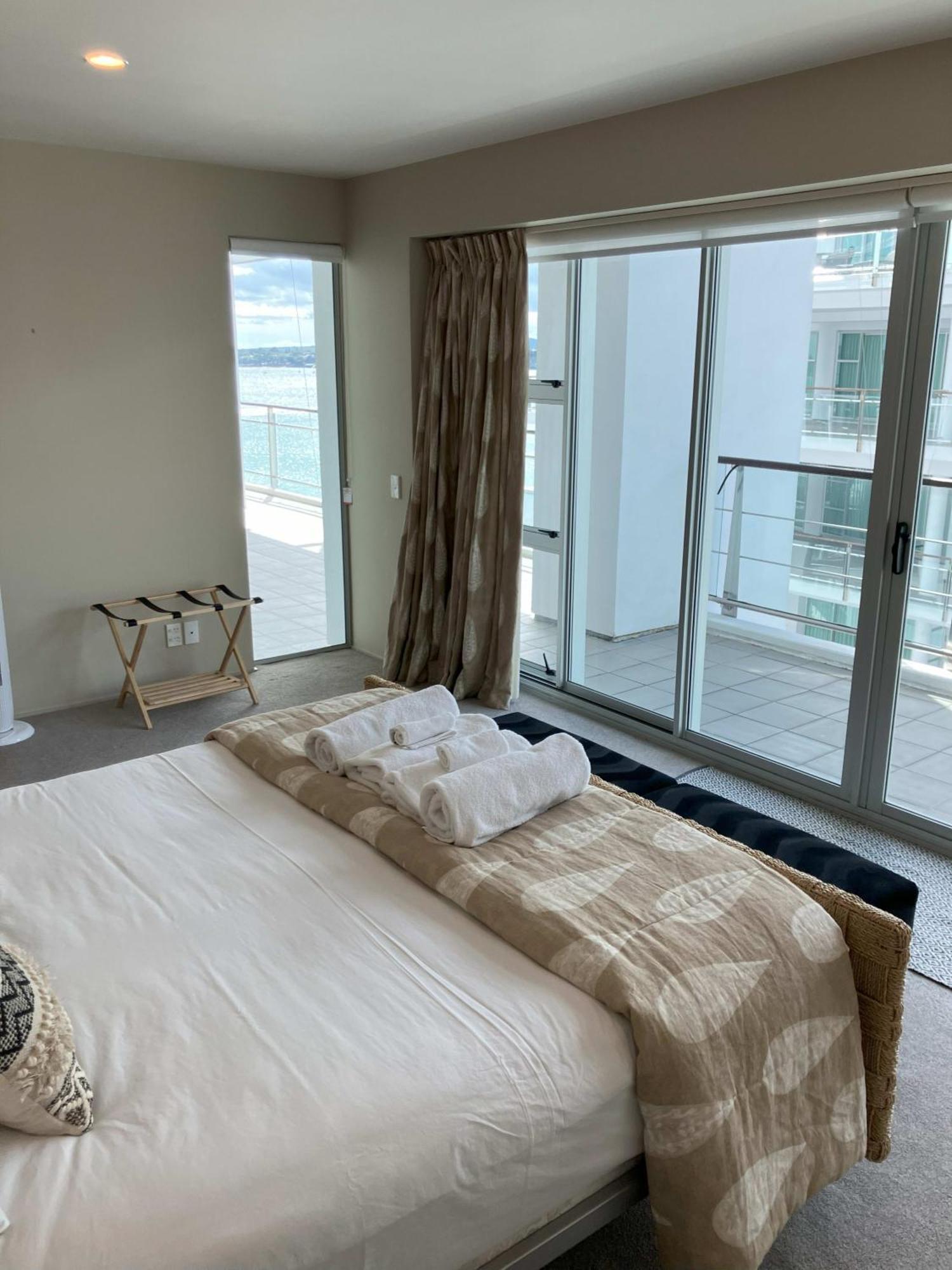 Apartment Unsurpassed View Superb 3 Bedrm Apmt *