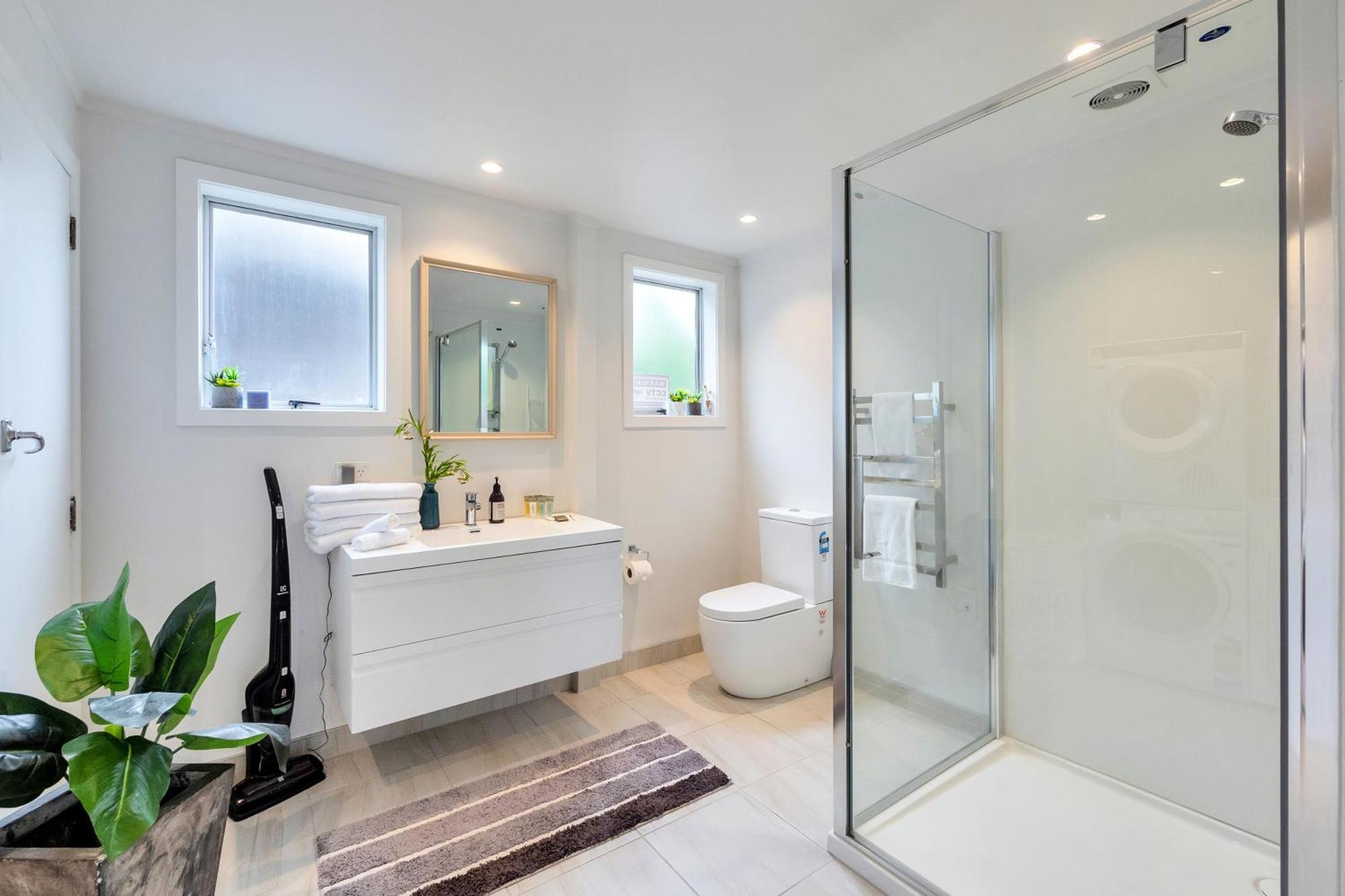 Bright Kingsland Contemporary Apartment *