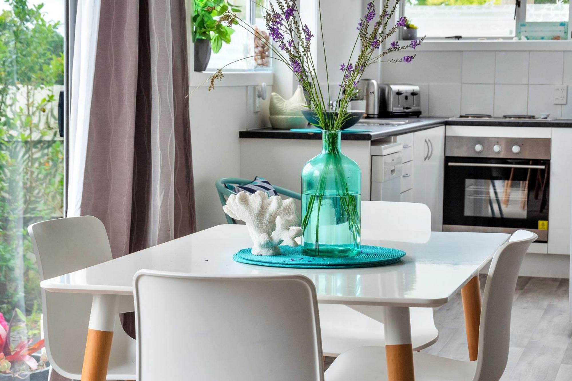 Bright Kingsland Contemporary Apartment Auckland