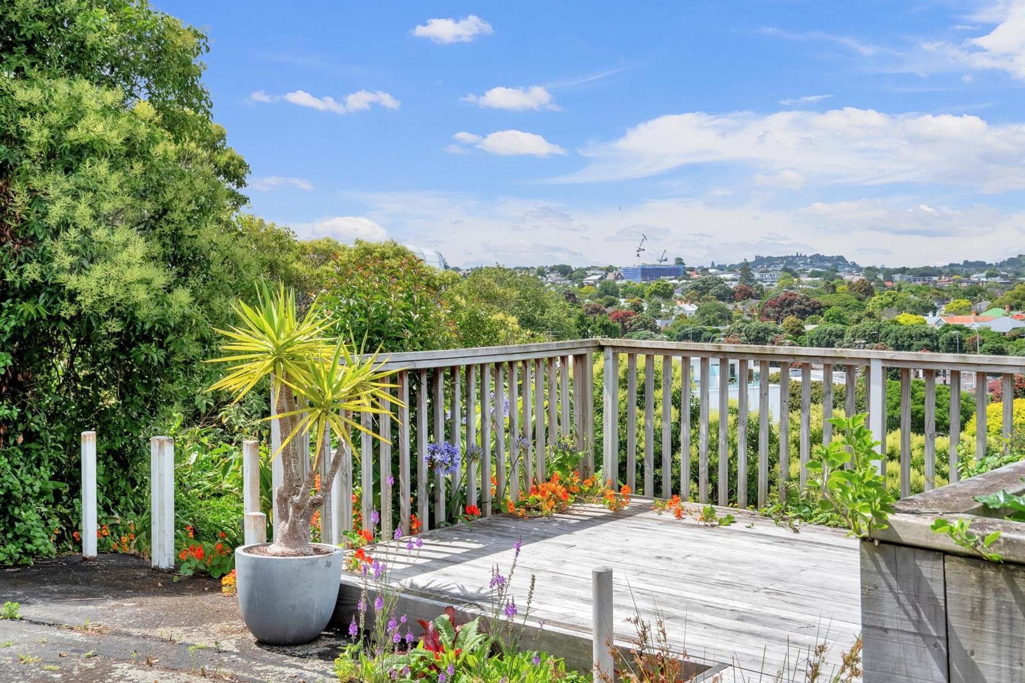 Bright Kingsland Contemporary Apartment Auckland