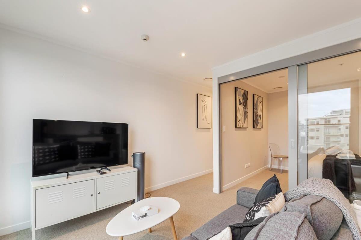 Contemporary - Free Parking Apartment *