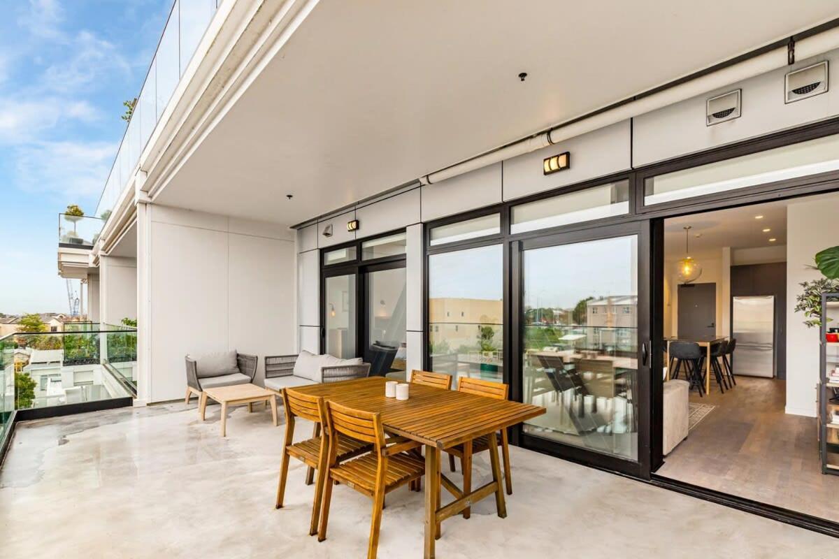 Apartment Modern Living In Prime Location *