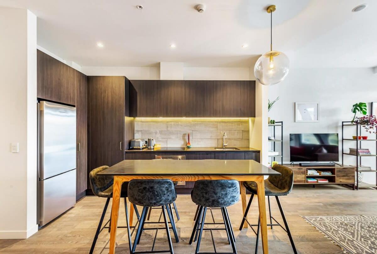 Apartment Modern Living In Prime Location *