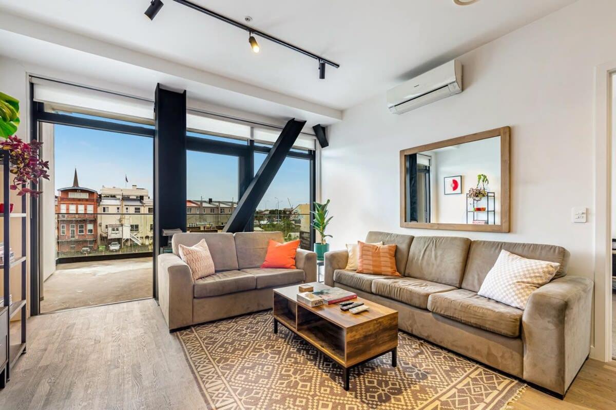 Modern Living In Prime Location *