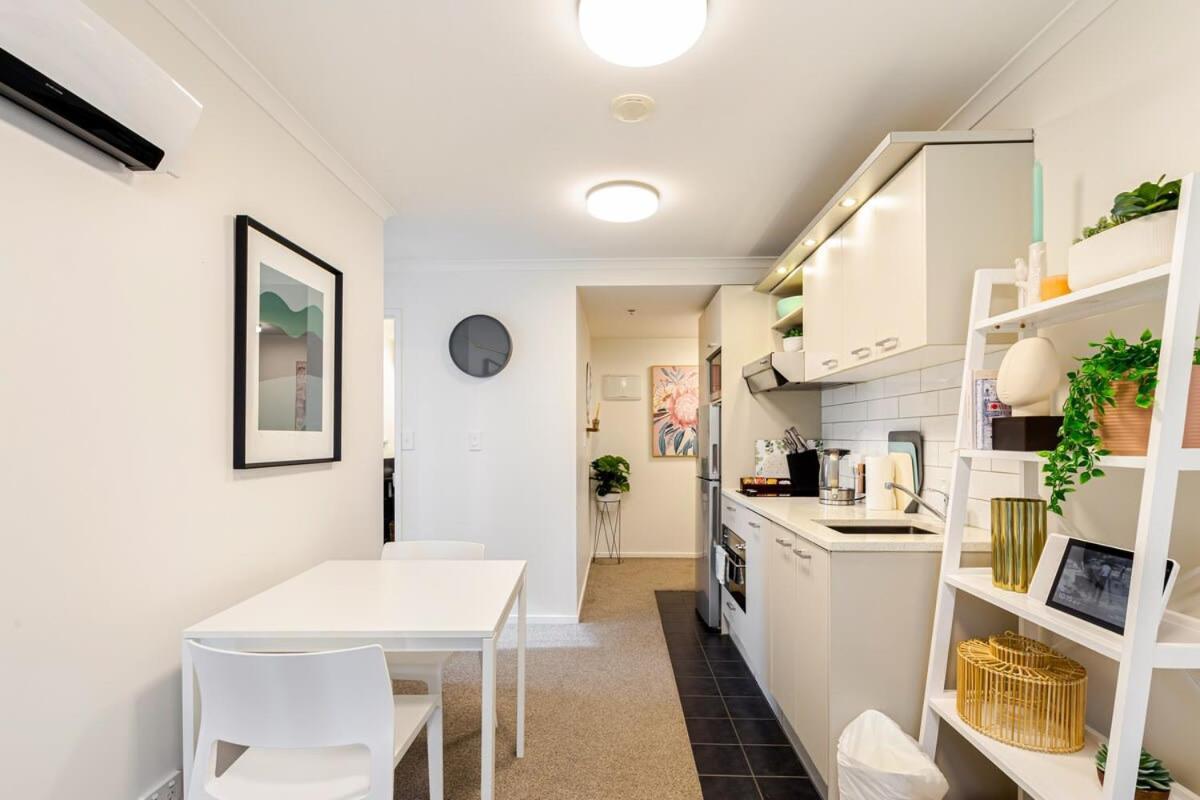 Apartment Prime Location - 2 Bedroom Urban Retreat