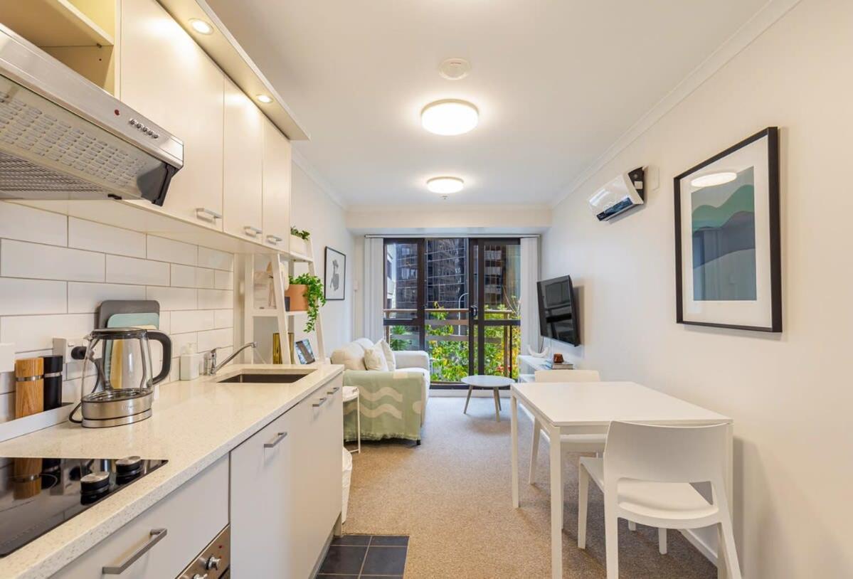 Prime Location - 2 Bedroom Urban Retreat Apartment