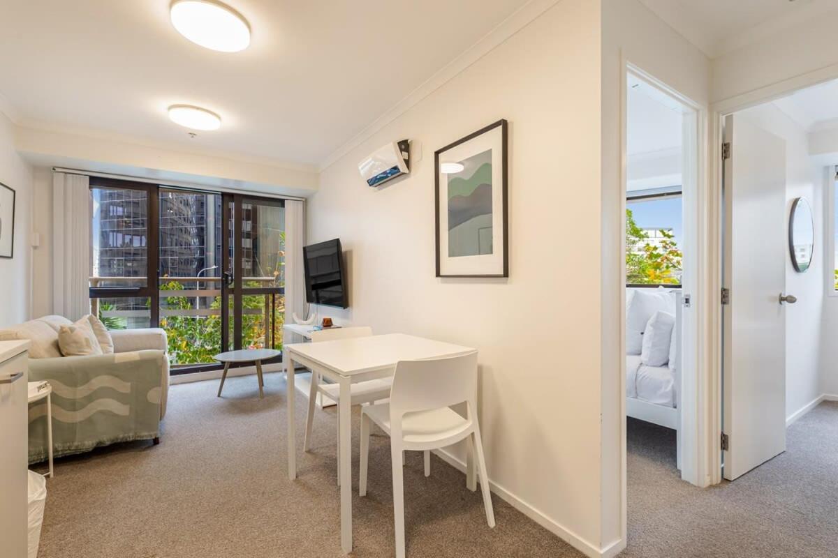 Apartment Prime Location - 2 Bedroom Urban Retreat *