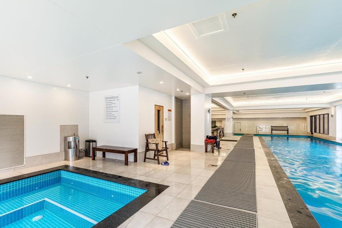 Prime Location And Views * Auckland