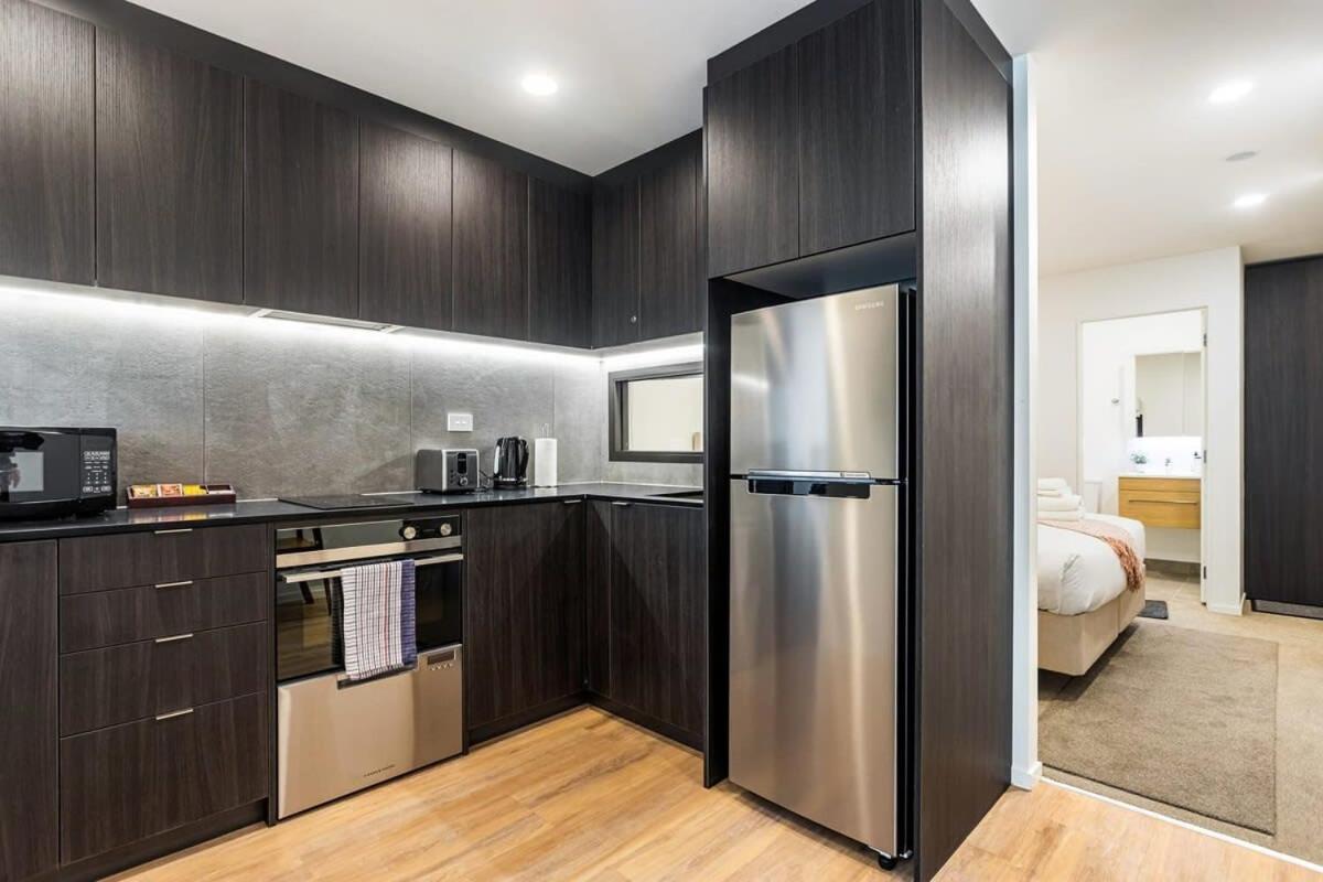 Sunny Retreat In Heart Of Cbd Auckland