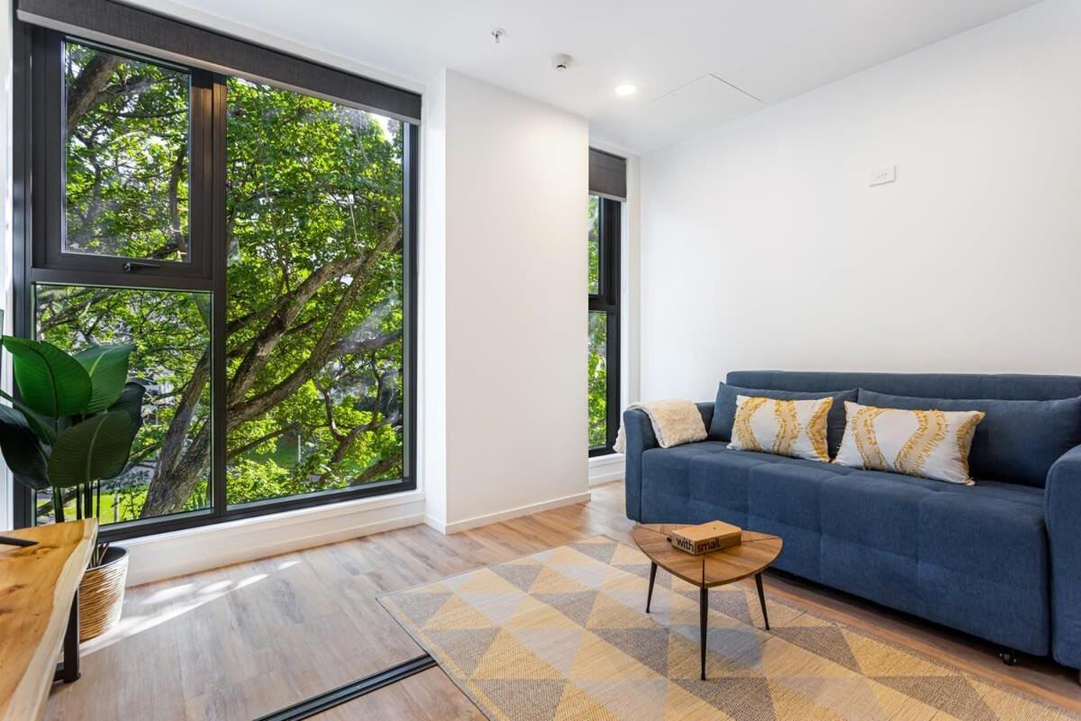 Sunny Retreat In Heart Of Cbd Apartment