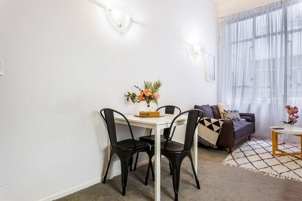 Cosy Queen St 1-br Apartment *