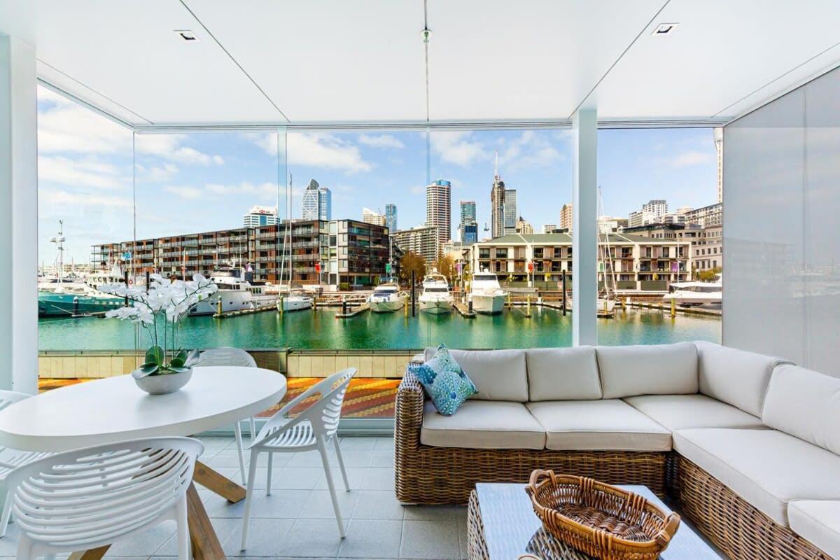 Beautiful Harbour View Apartment *