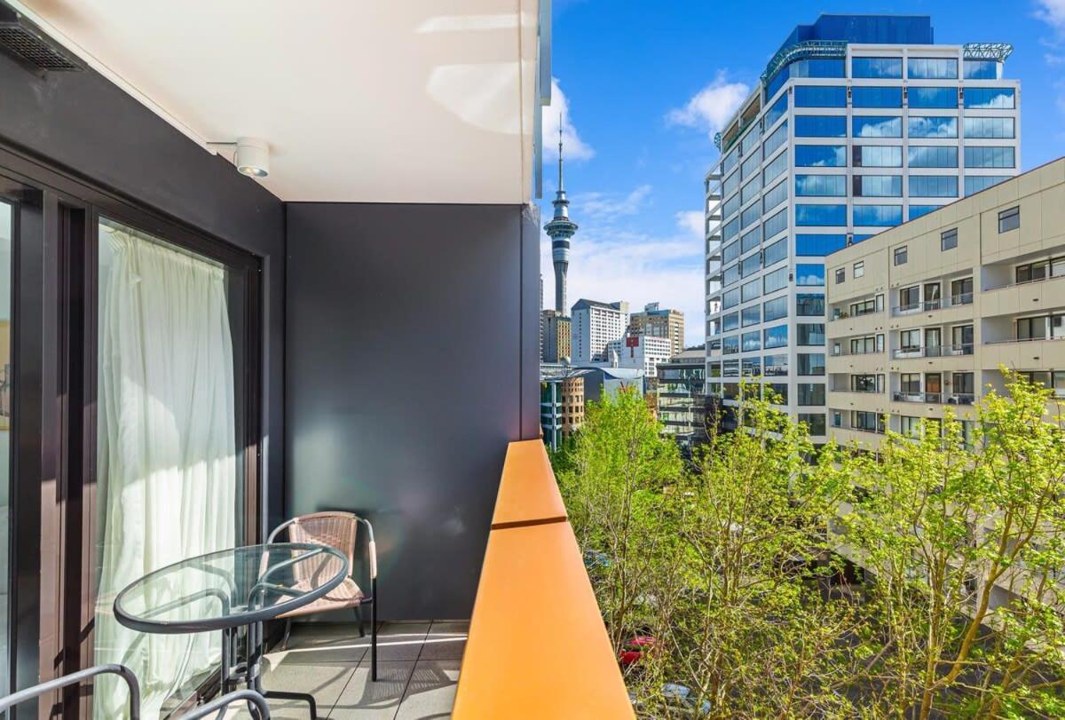 Apartment Sleek With A Private Balcony