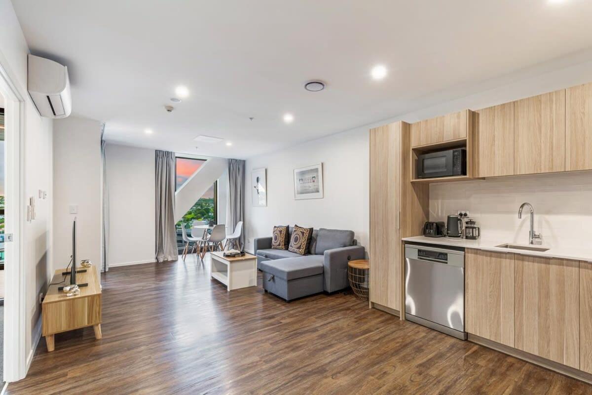 Stunning Ellerslie + Private Balcony Apartment Auckland