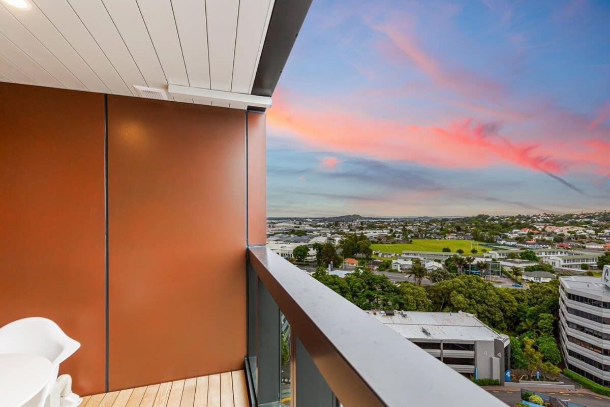 Stunning Ellerslie + Private Balcony Auckland