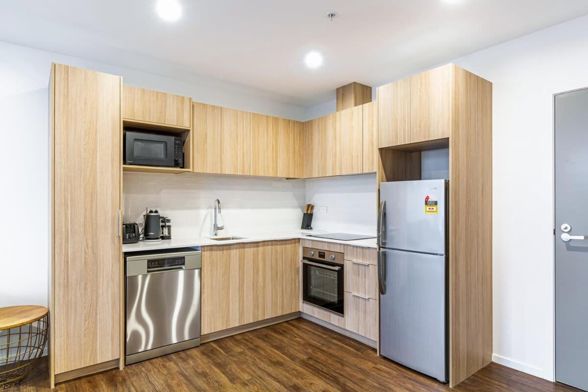 Stunning Ellerslie + Private Balcony *